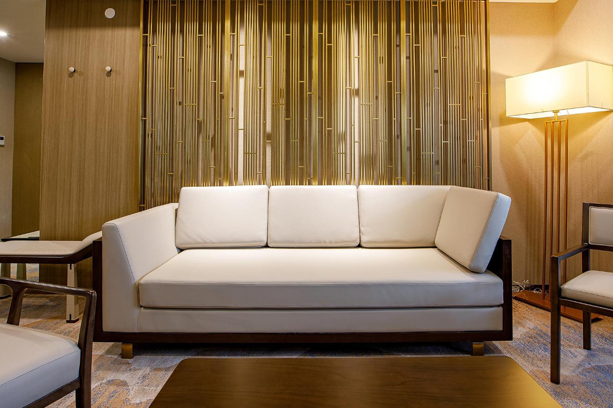 Deluxe Apartment with Free Parking - Photo 4