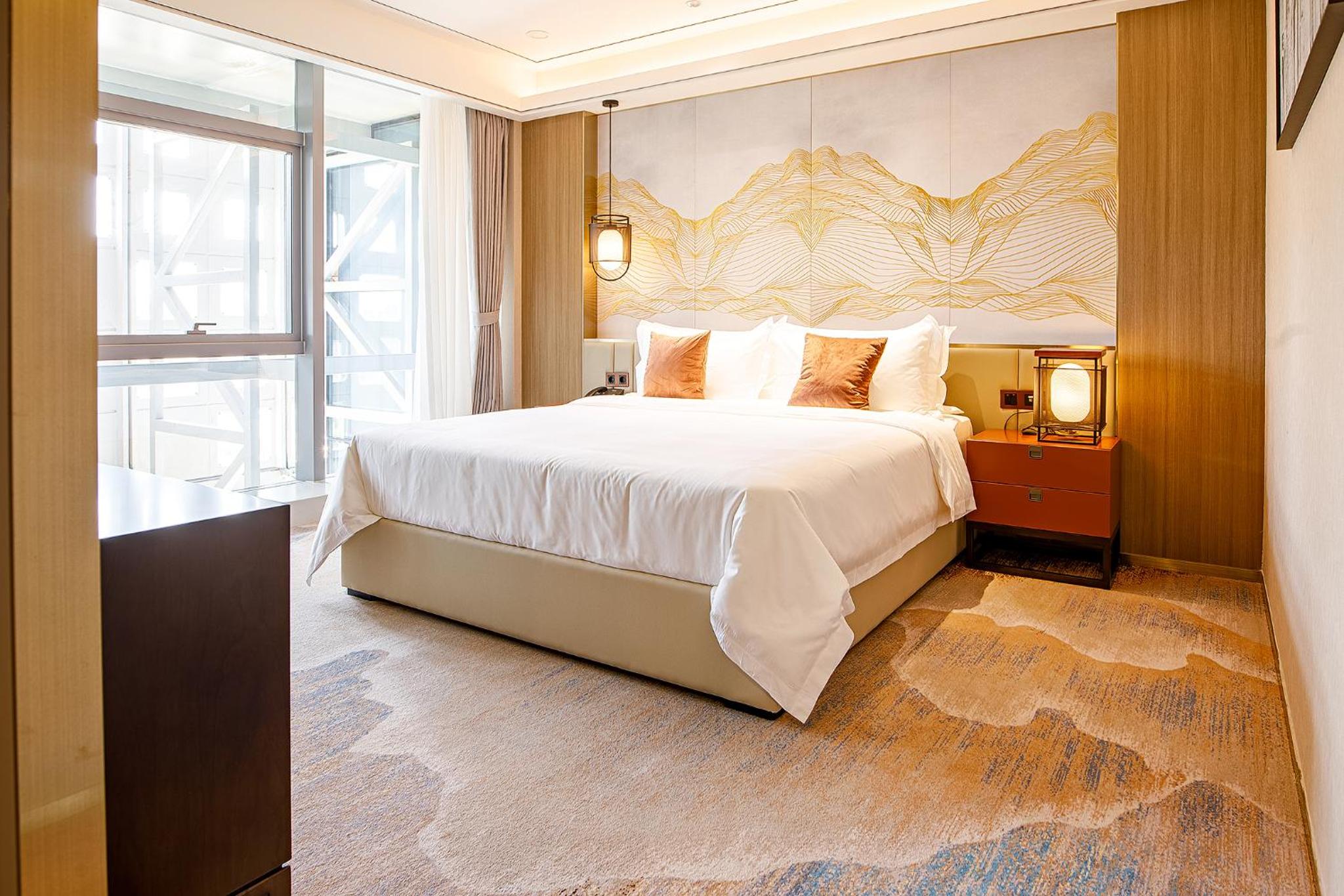 Deluxe Apartment with Free Parking - Photo 3
