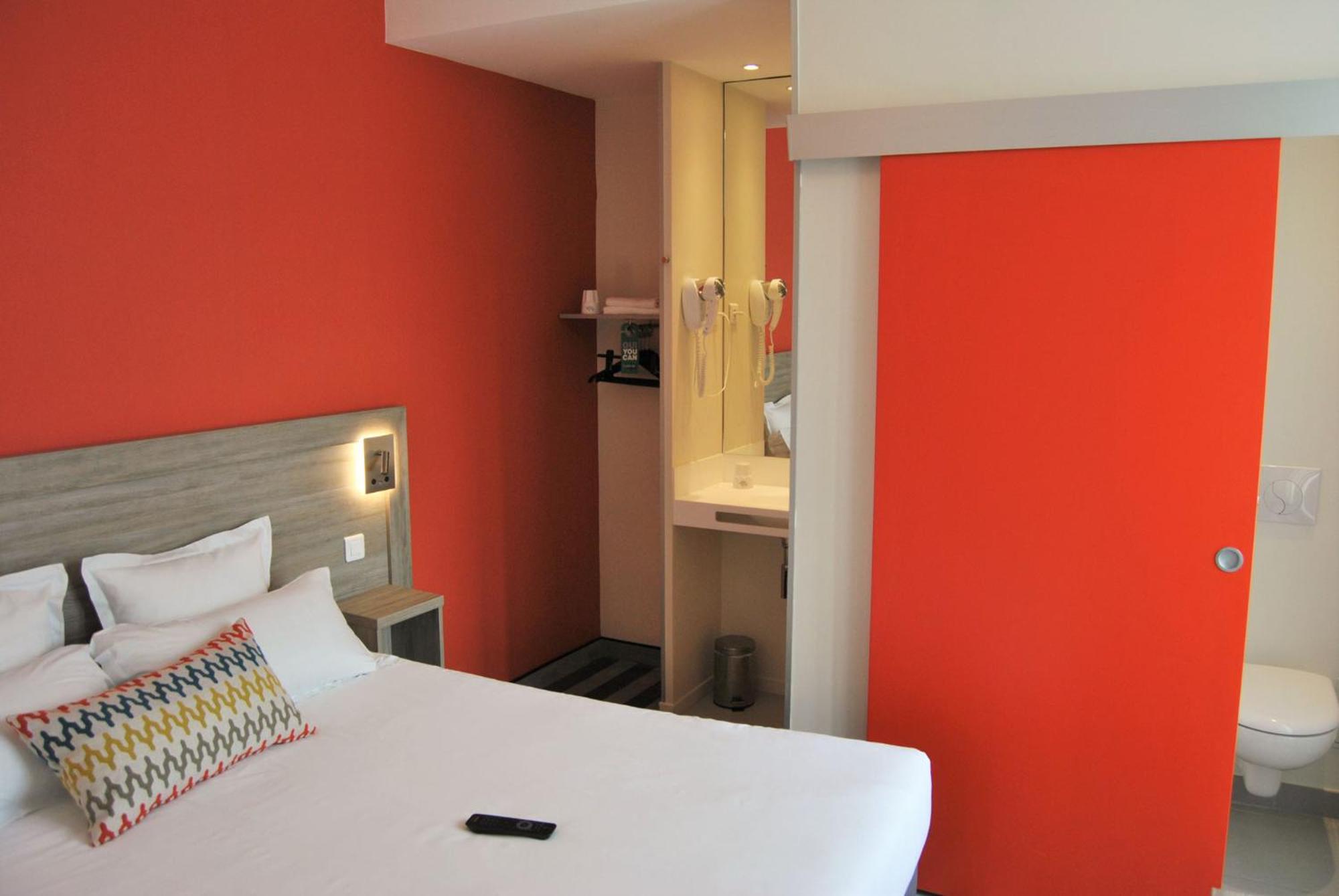 Small Double Room - Non-Smoking - Photo 3