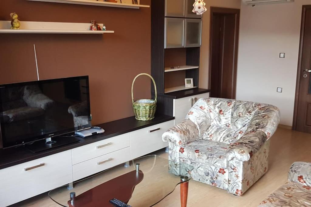 One-Bedroom Apartment - Photo 13