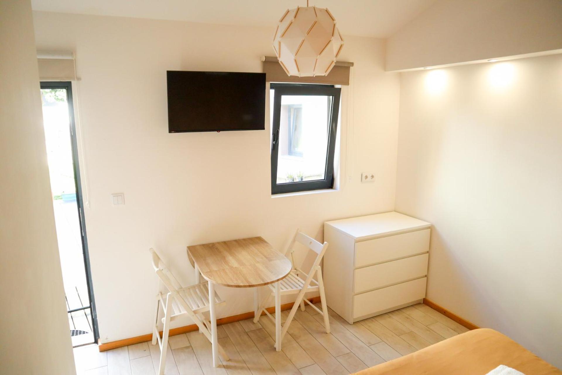 Family Room with Private Bathroom - Photo 3