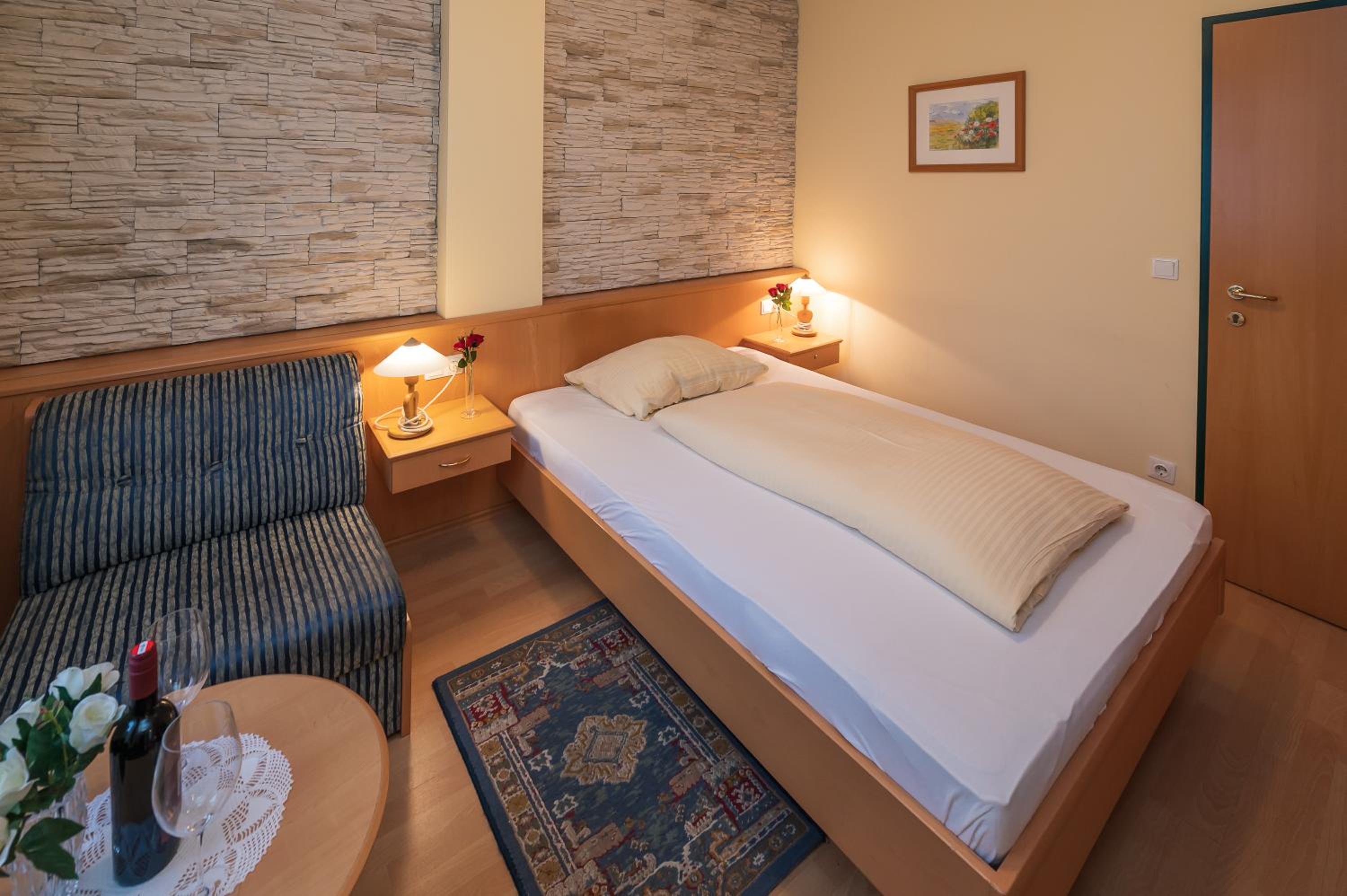 Single Room - Restaurant