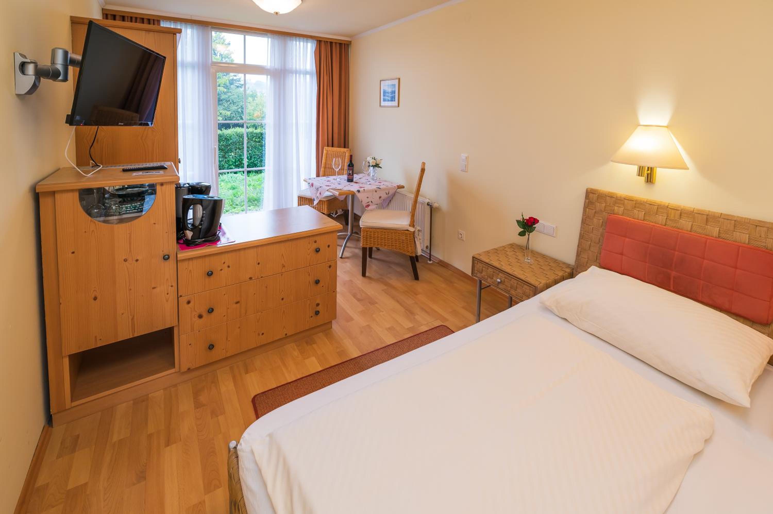 Double Room - Berner Haus photo 2