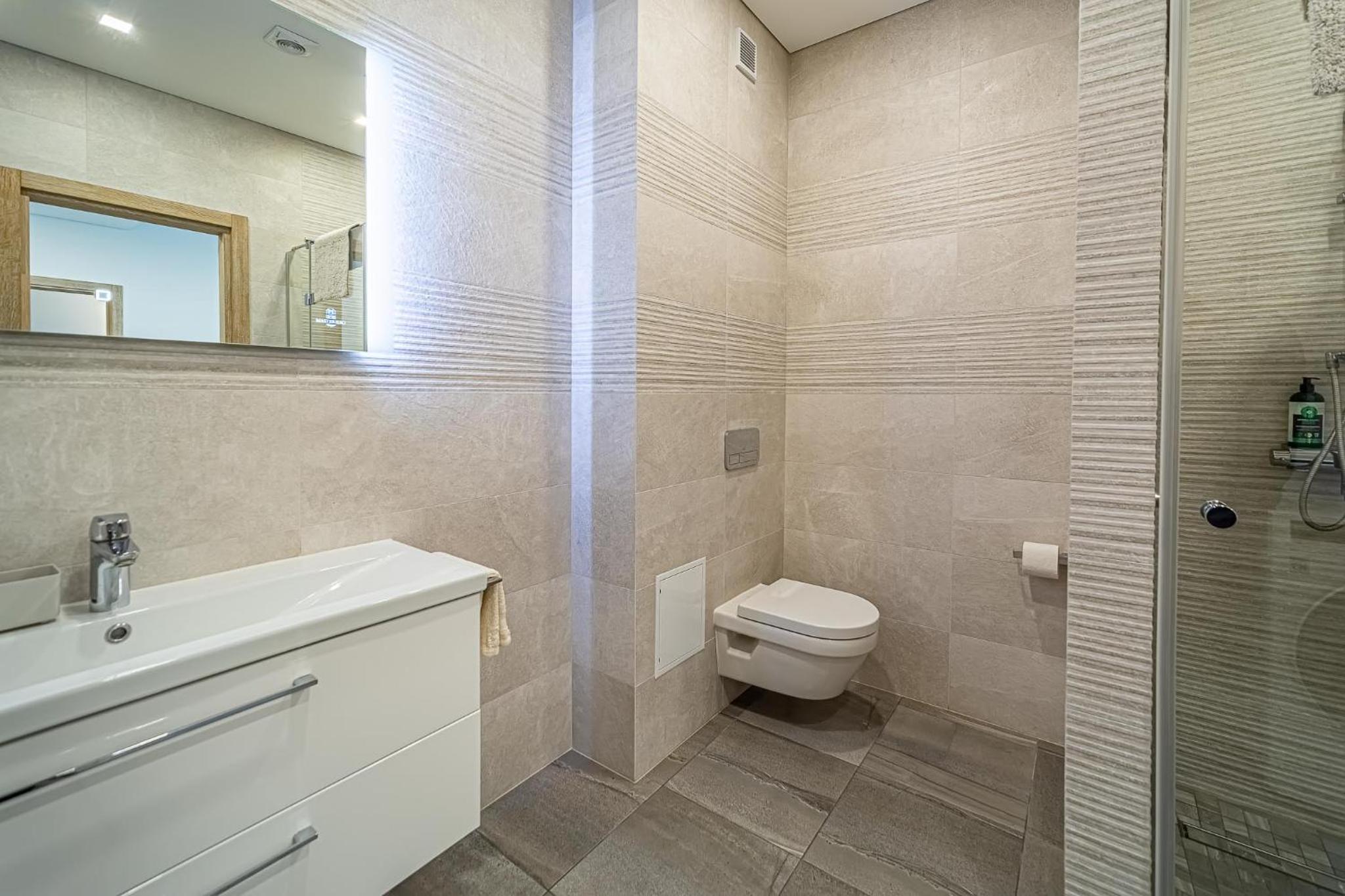One-Bedroom Apartment - Photo 8