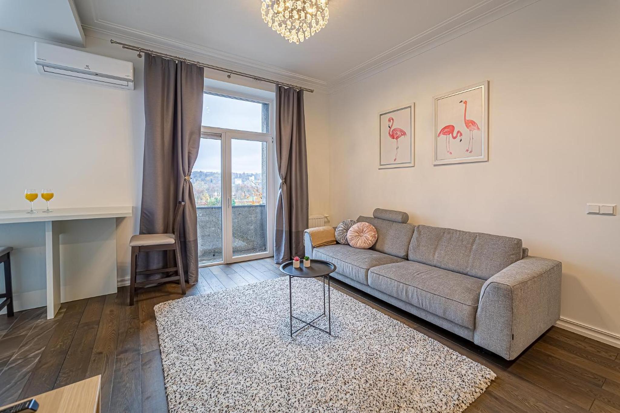 One-Bedroom Apartment - Photo 1