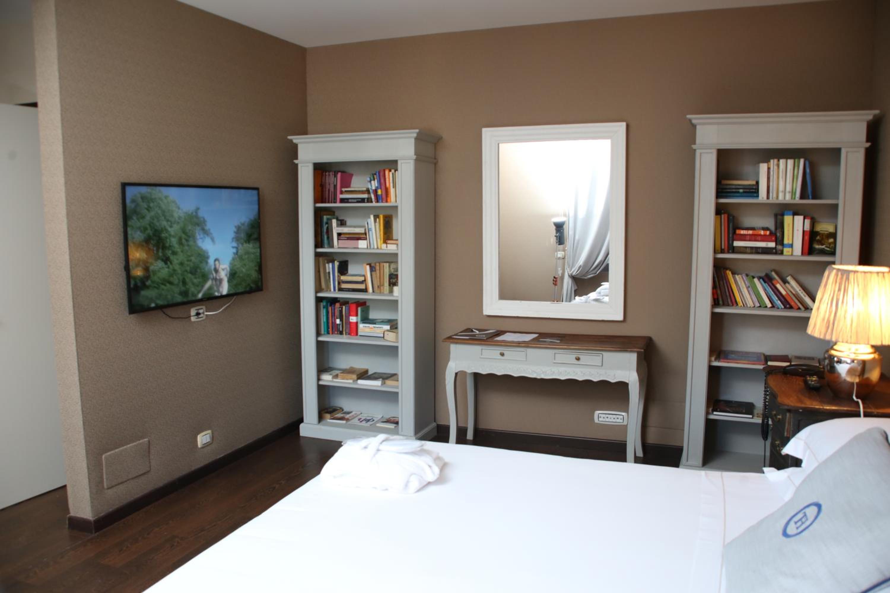 Deluxe Junior Suite thumbnail 6