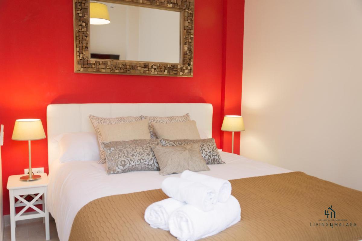Two-Bedroom Apartment with French Balcony - Green