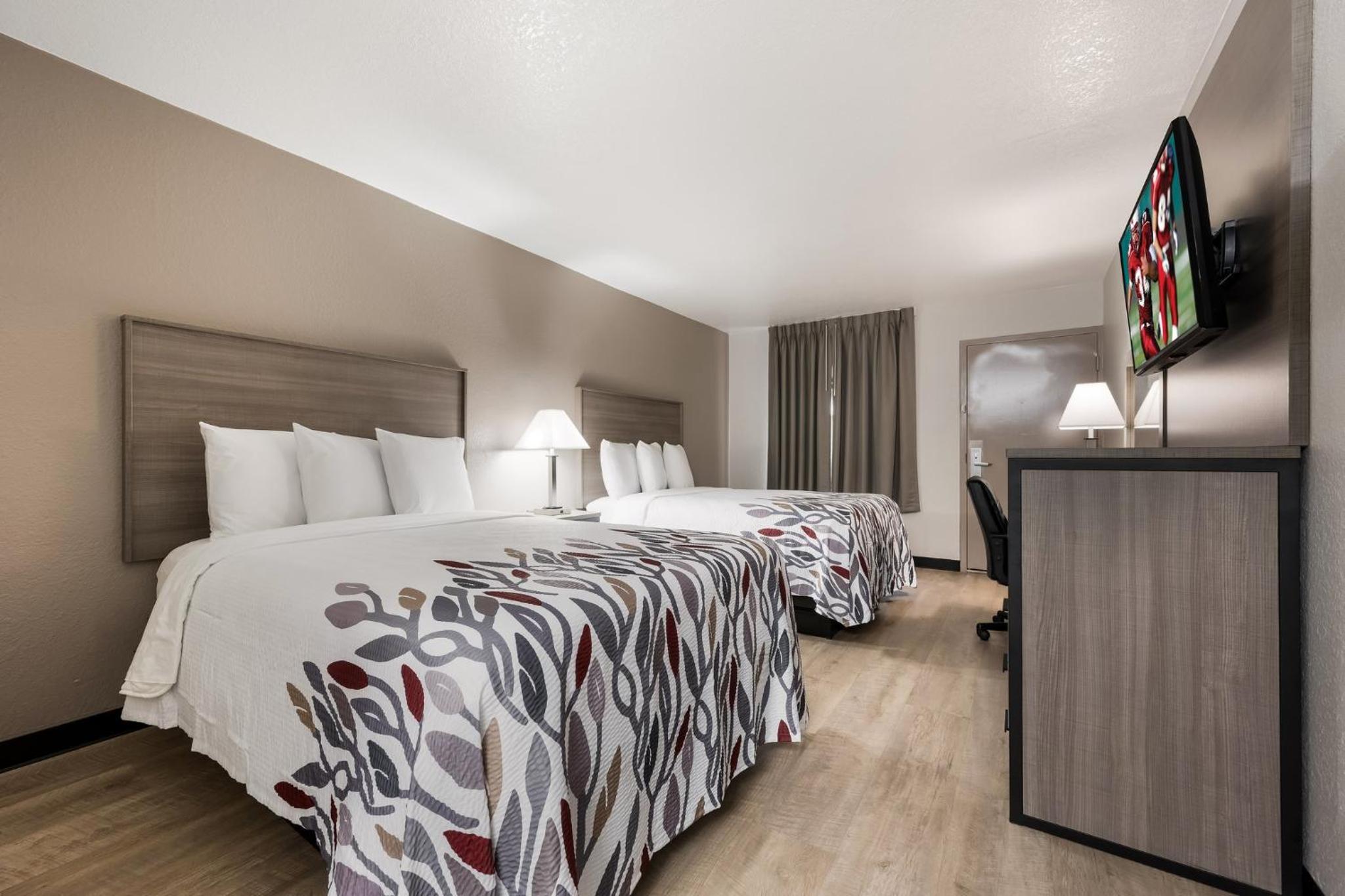 Renovated Deluxe Room with Two Double Beds Non-Smoking - Photo 1
