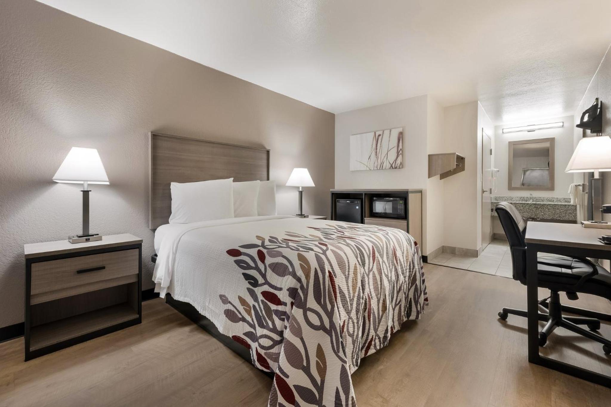 Renovated Deluxe Room with One Double Bed Disability Access Non-Smoking - Photo 1
