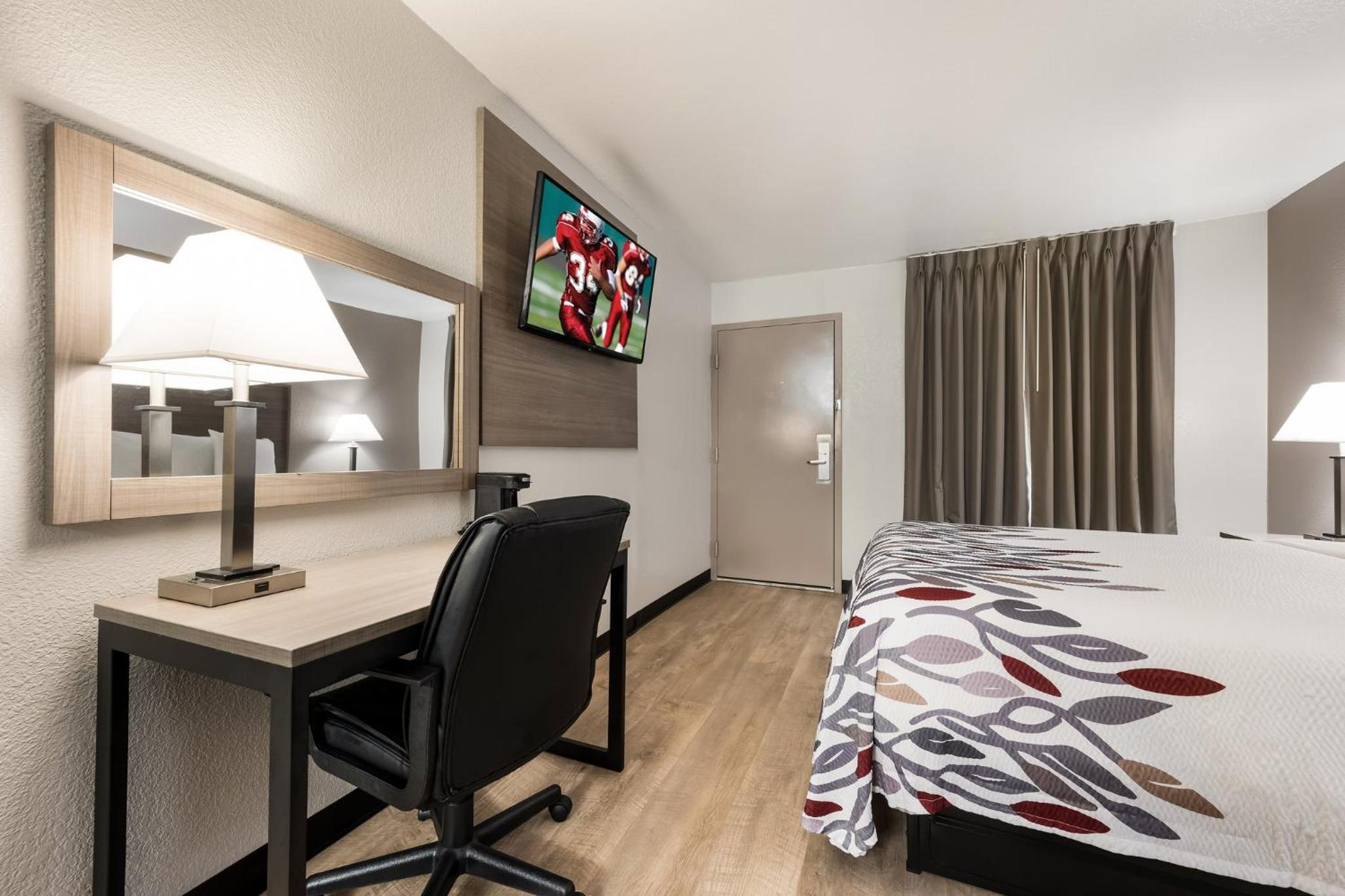Renovated Deluxe Room with One Double Bed Disability Access Non-Smoking - Photo 4