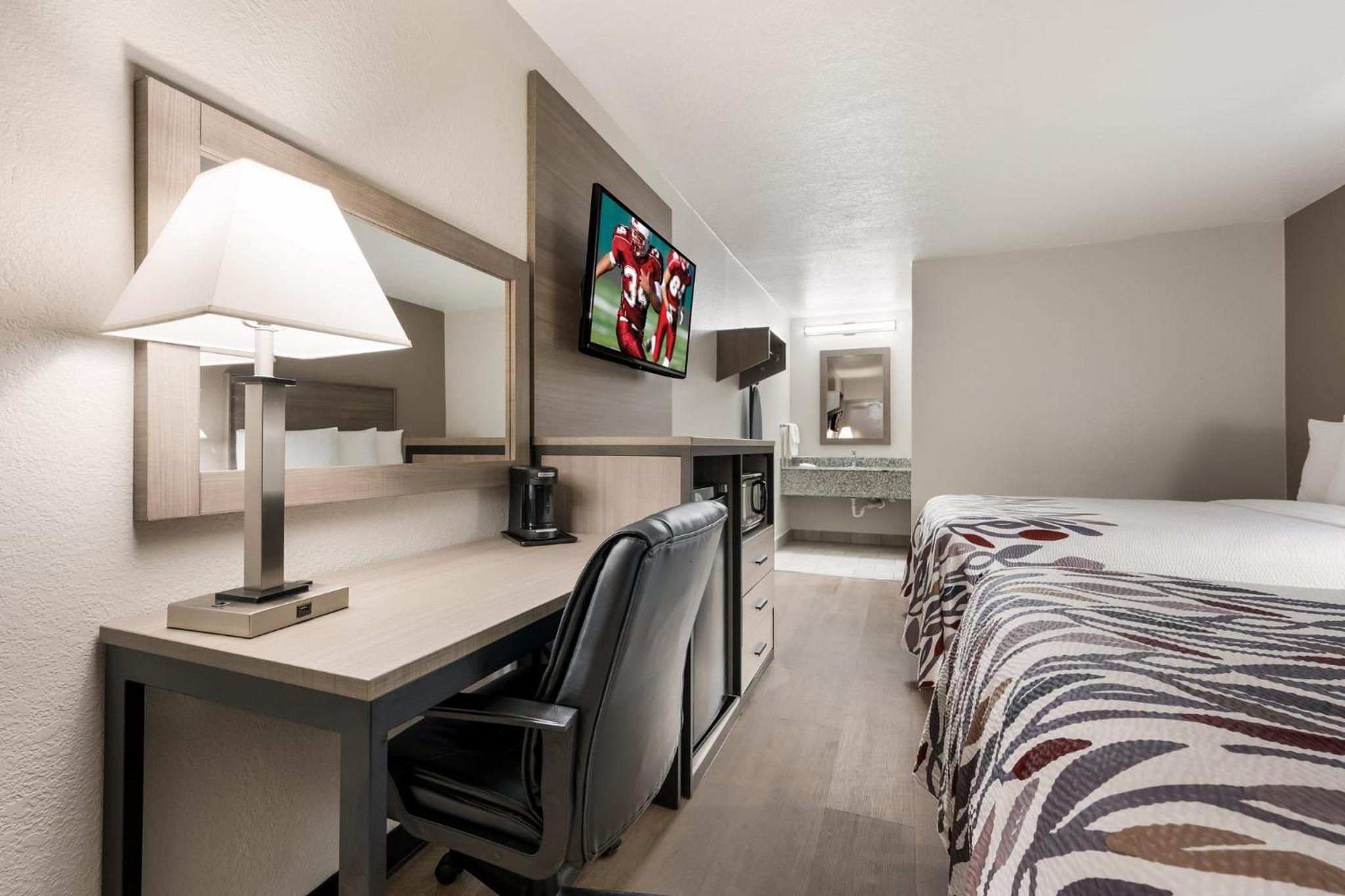 Renovated Deluxe Room with Two Double Beds Non-Smoking - Photo 5