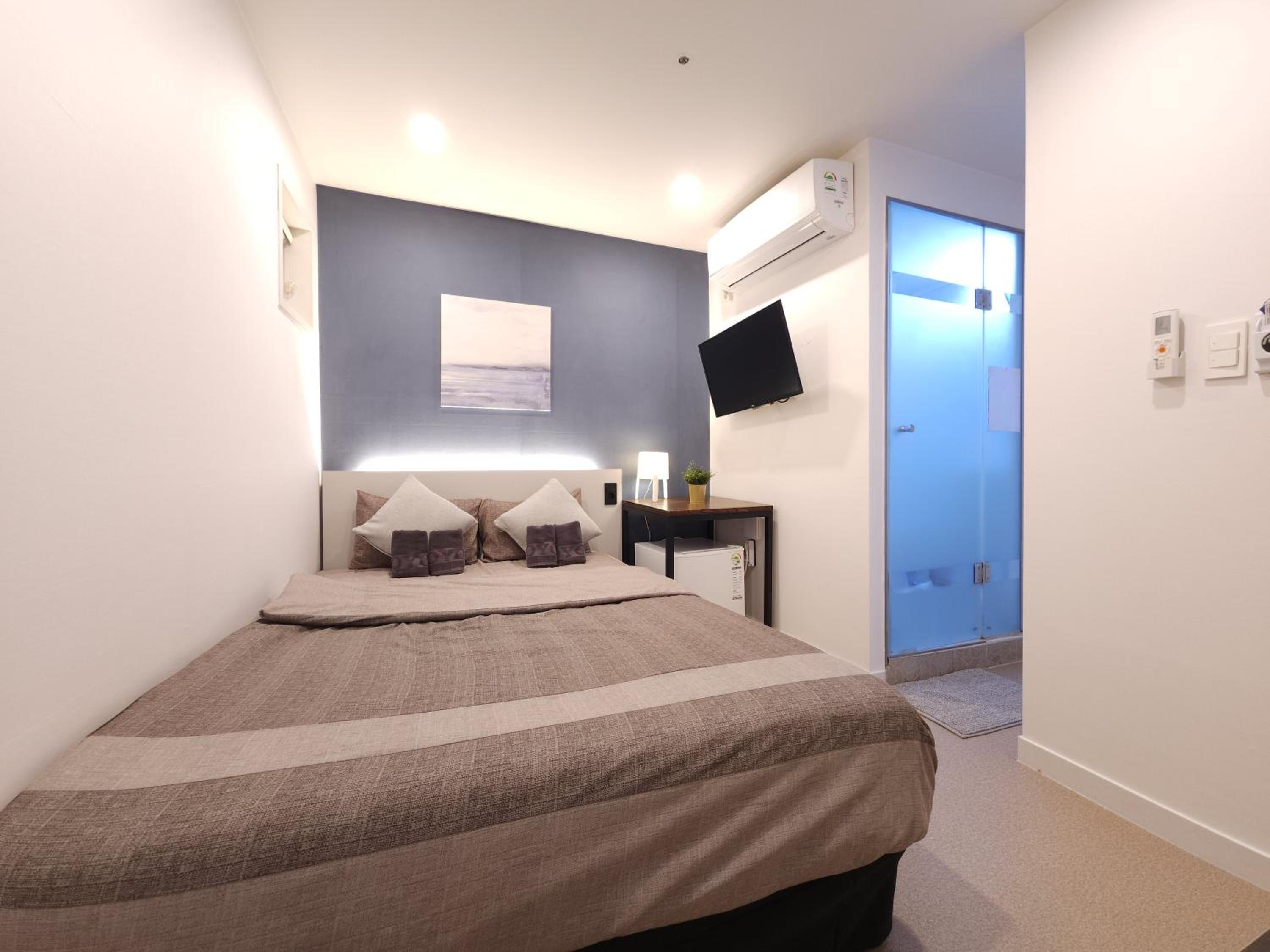 Double Room - Photo 8