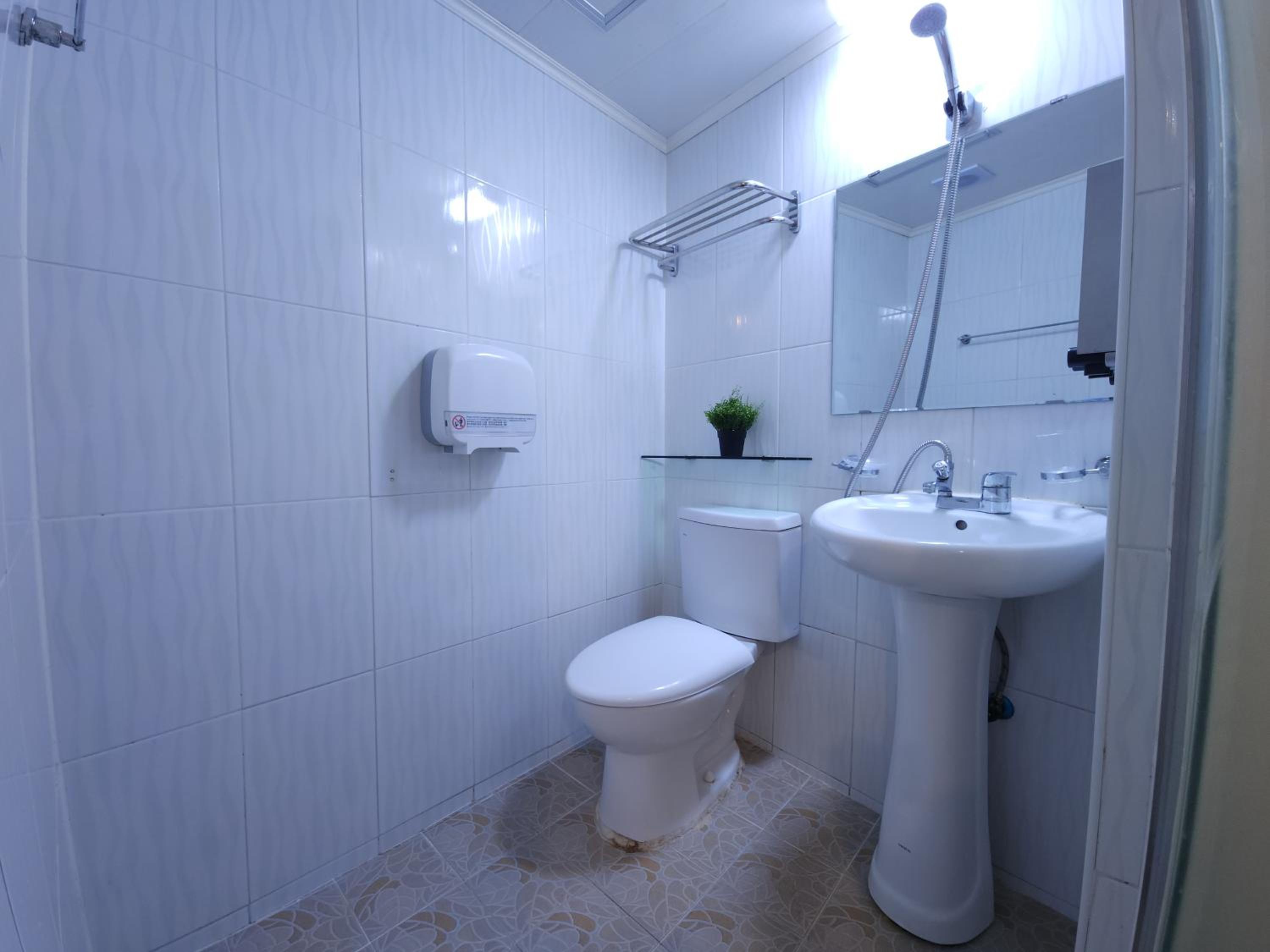Twin Room - Photo 2