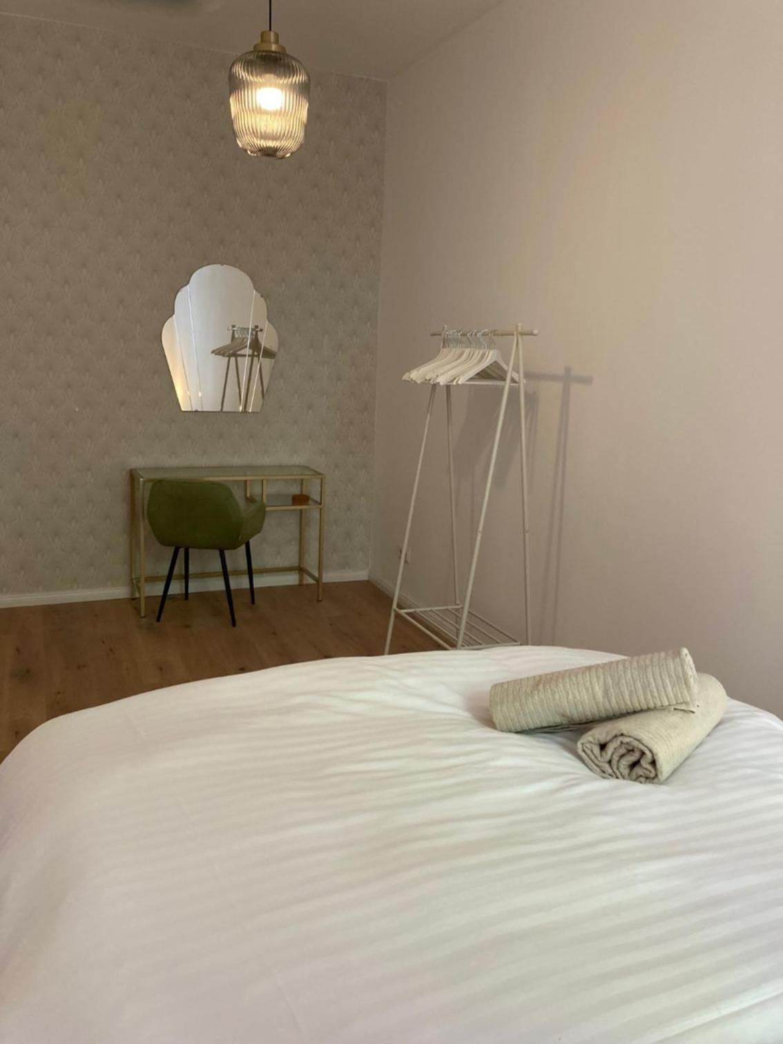 Double Room with Shared Bathroom photo 3