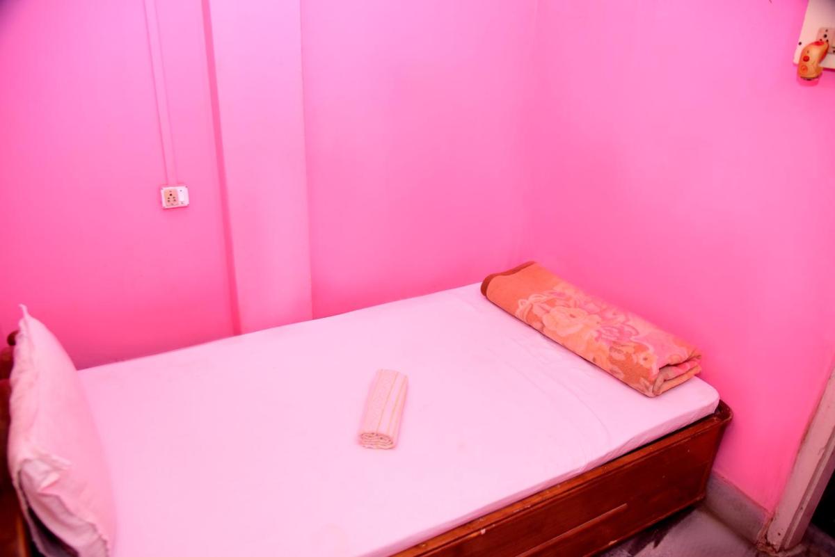 Standard Single Room with Shared Bathroom photo 3
