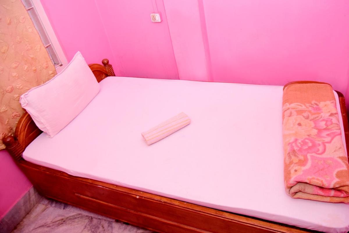 Standard Single Room with Shared Bathroom photo 2