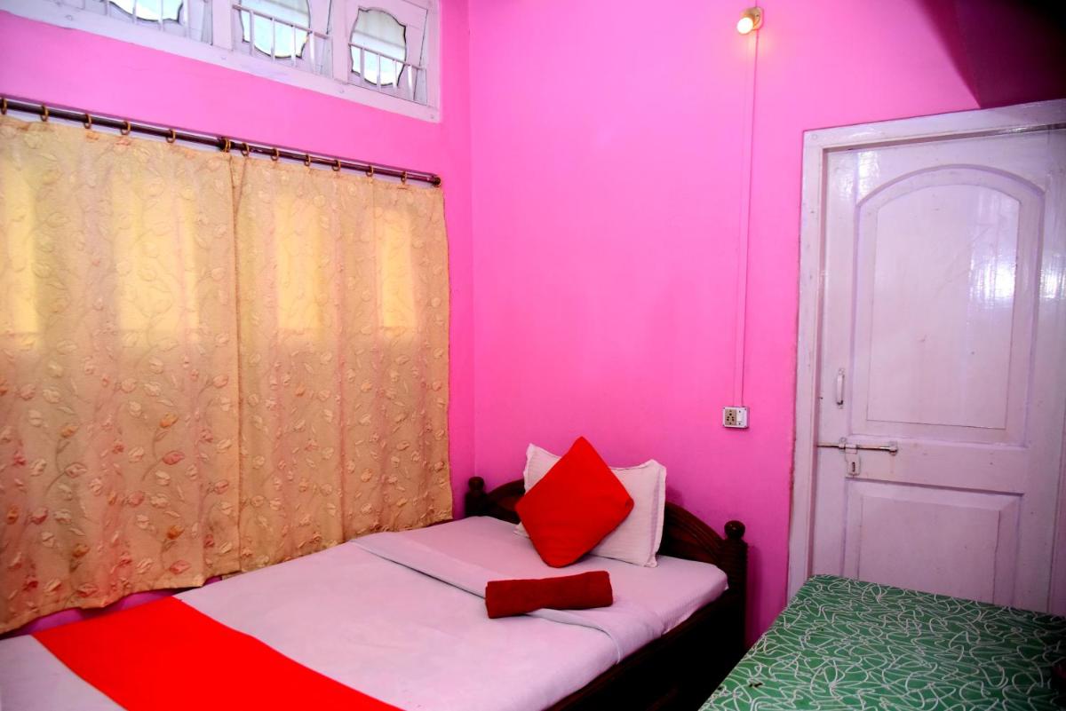 Single Room with Bathroom photo 2