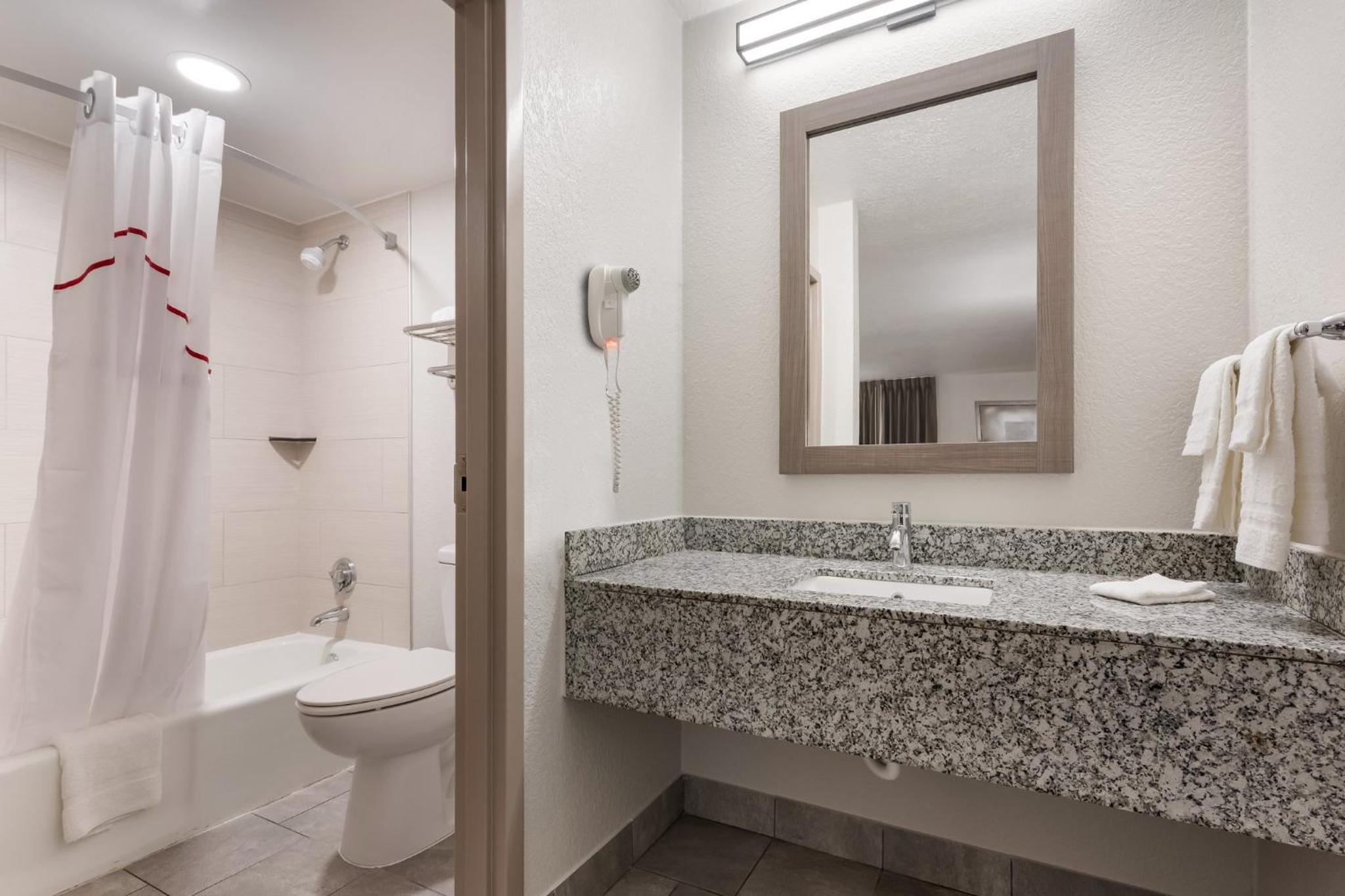 Renovated Superior King Room Non-Smoking - Photo 5