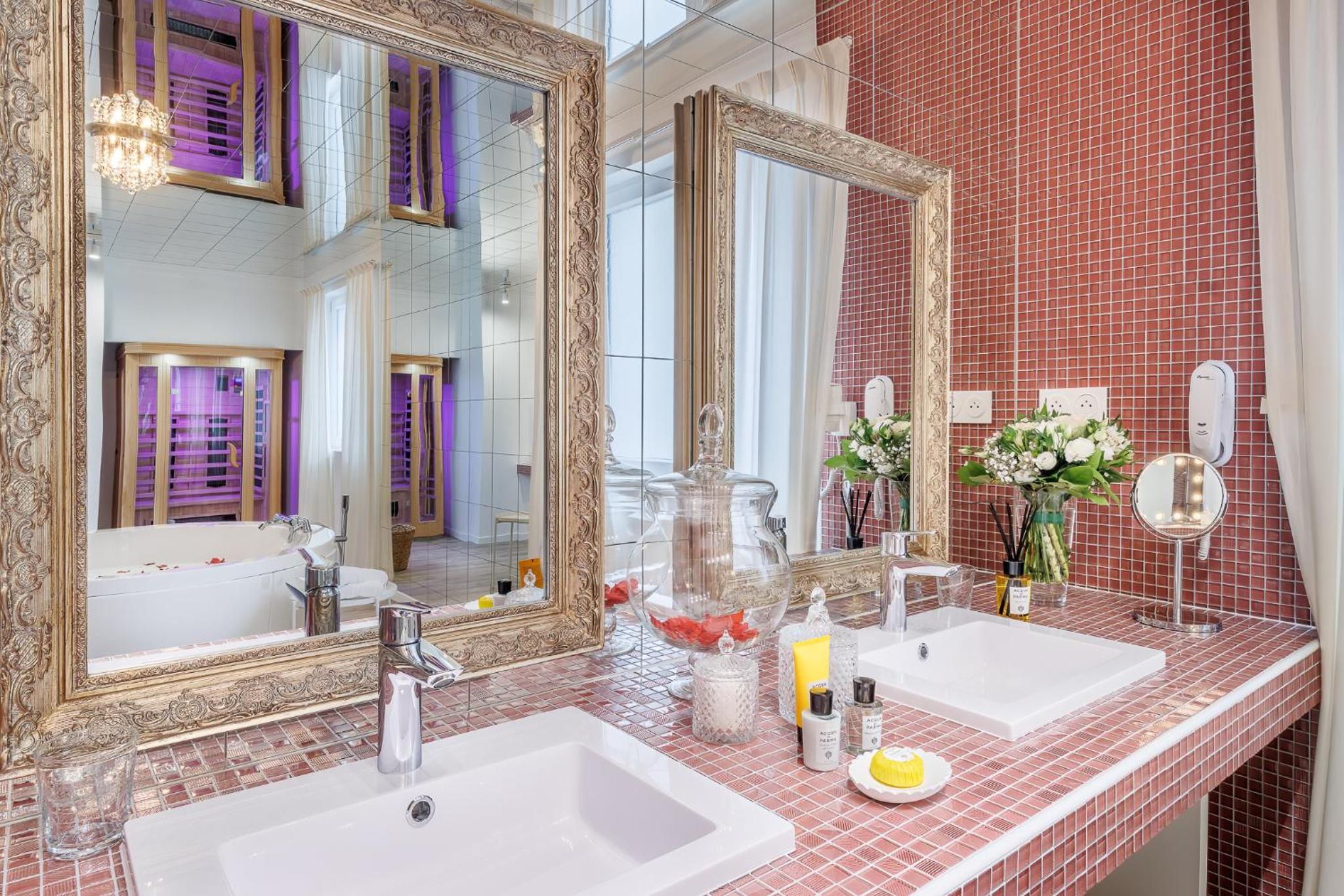 Suite Deluxe avec Balcon et Accès Gratuit au Spa – Vue sur Sanctuaire photo