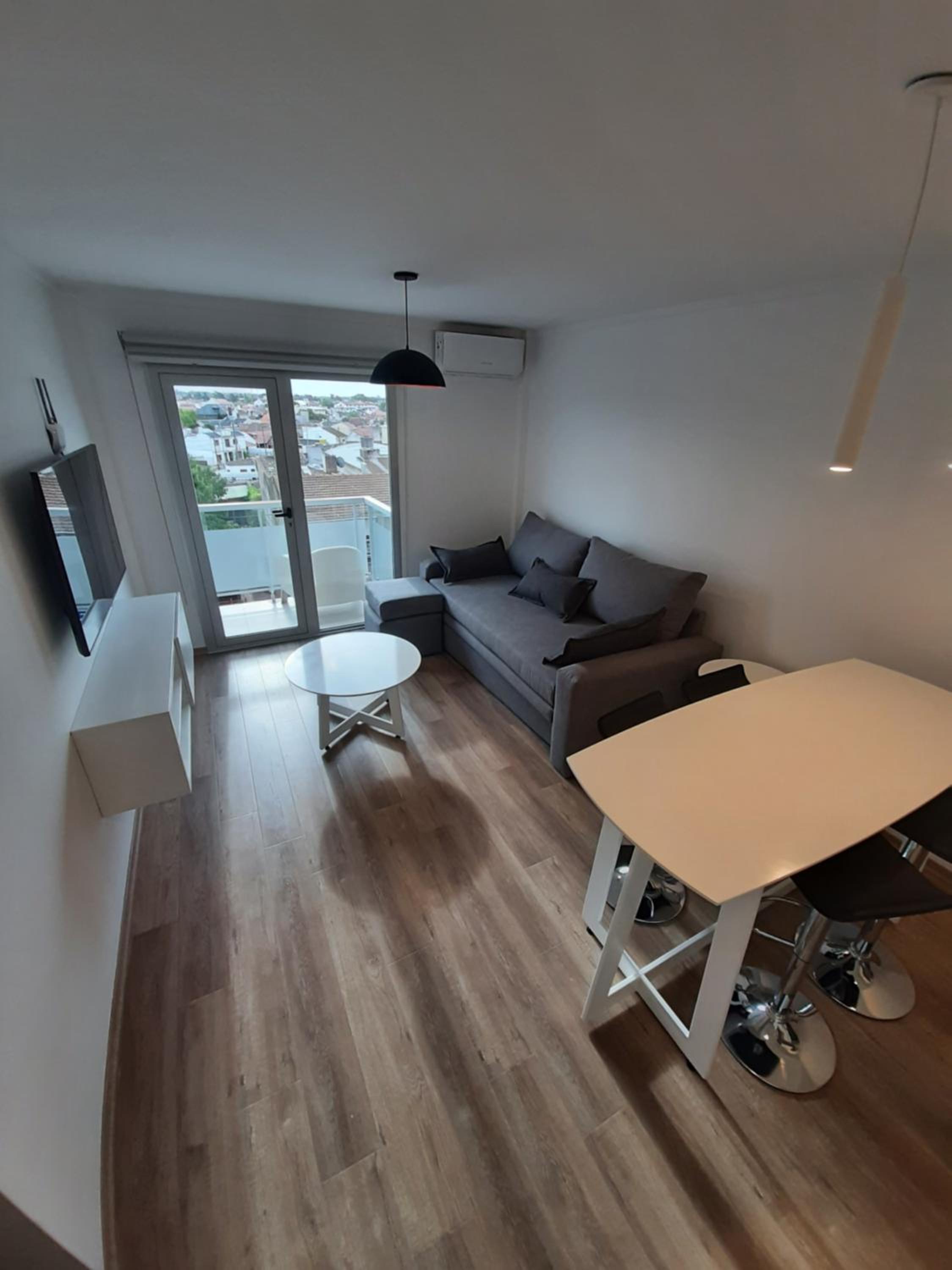 One-Bedroom Apartment photo 1