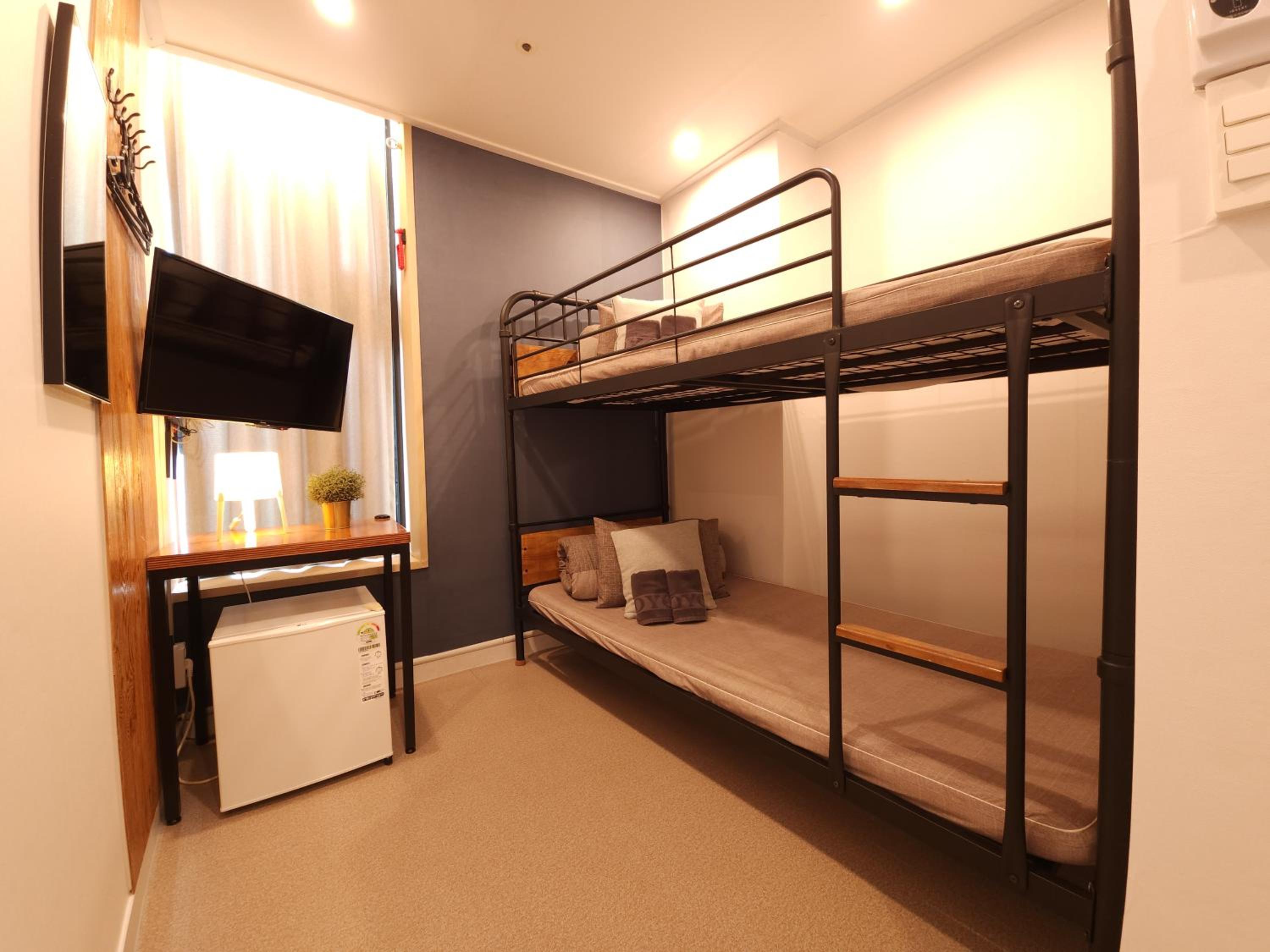 Twin Room - Photo 7