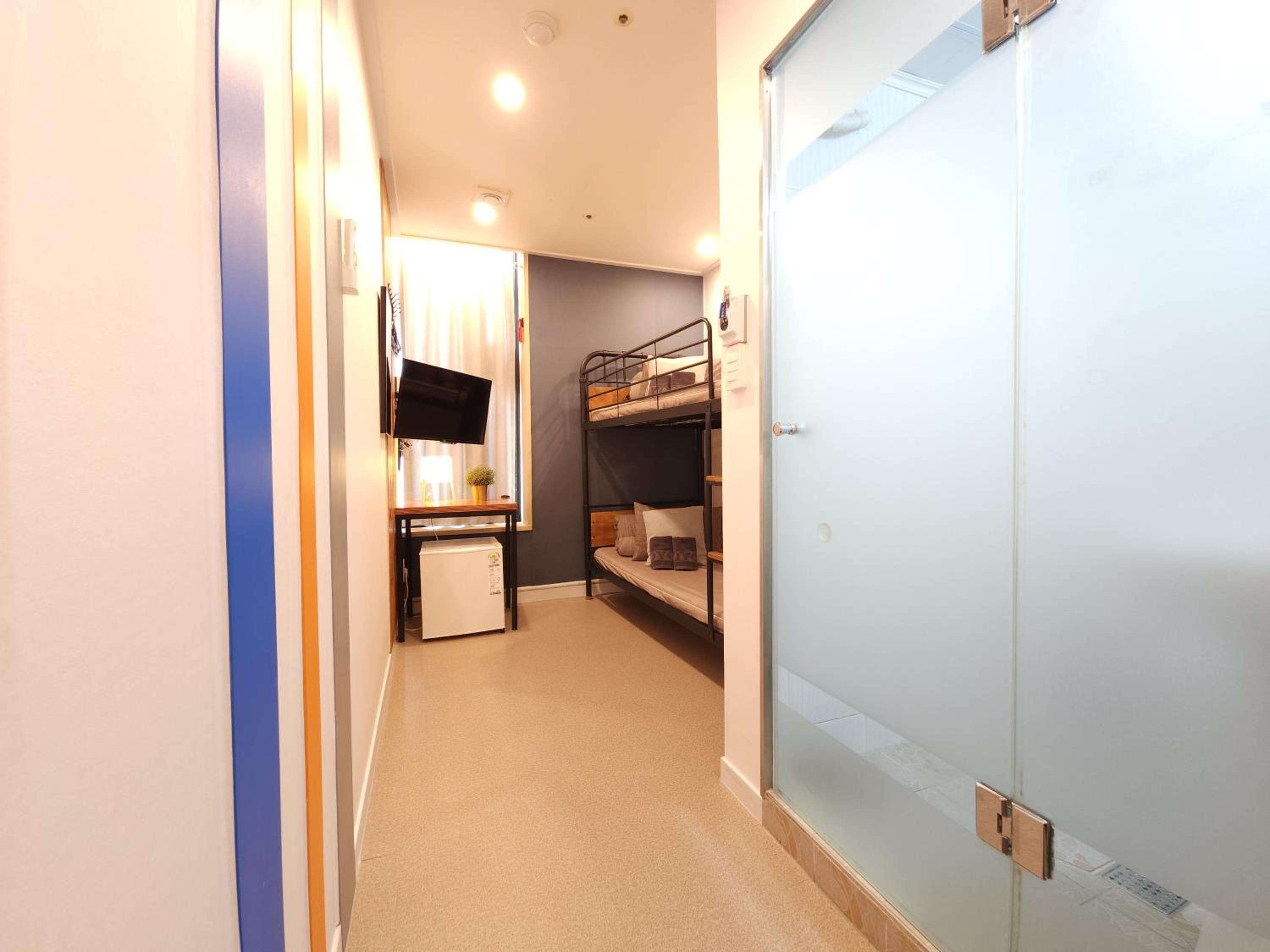 Twin Room - Photo 8