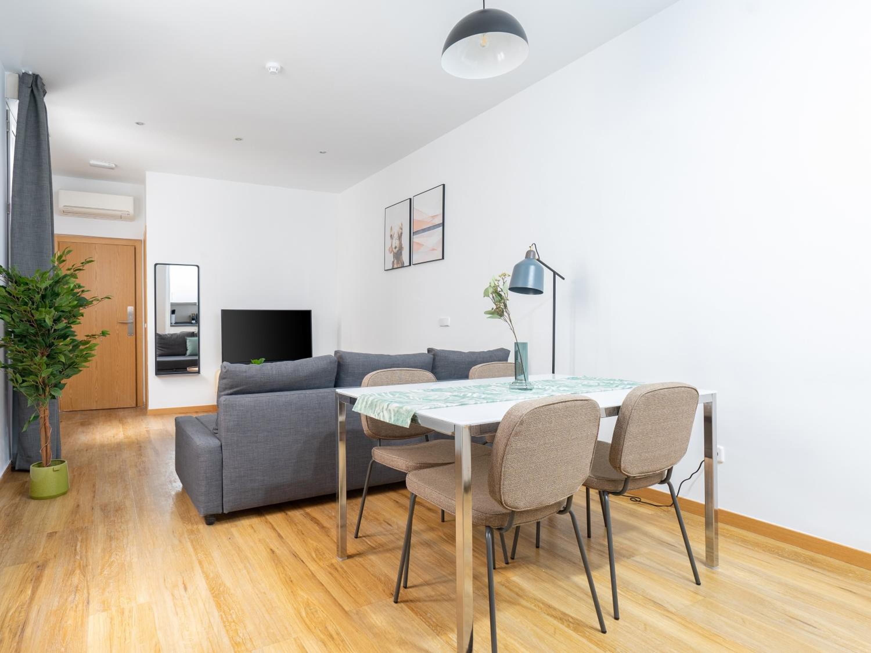 One-Bedroom Apartment - Photo 15