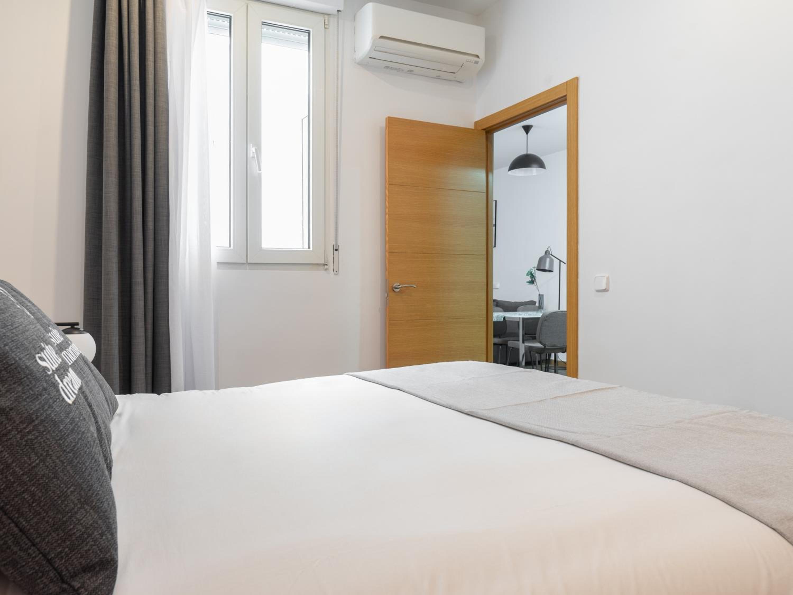 One-Bedroom Apartment thumbnail 6