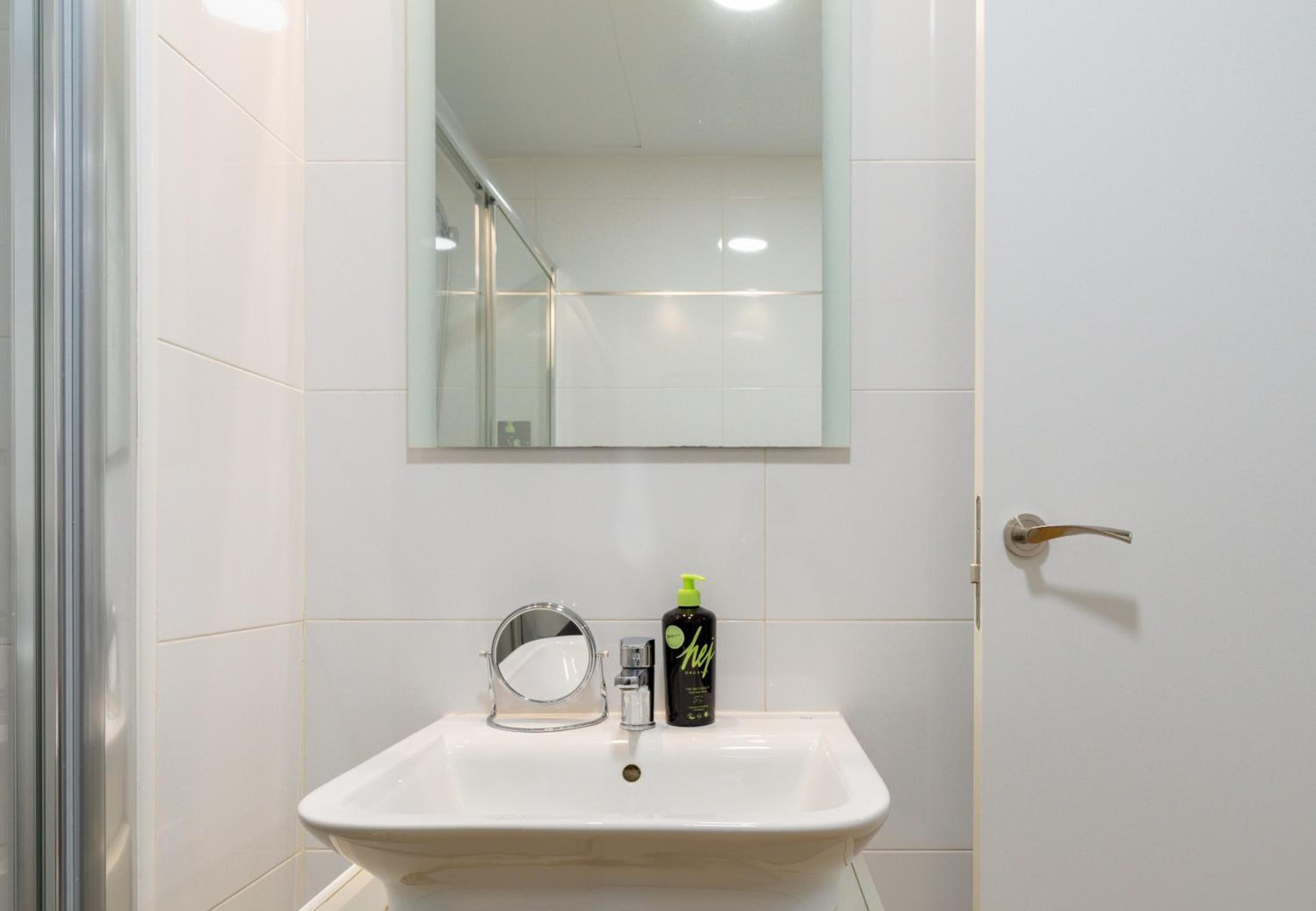 Two-Bedroom Apartment with Balcony thumbnail 6