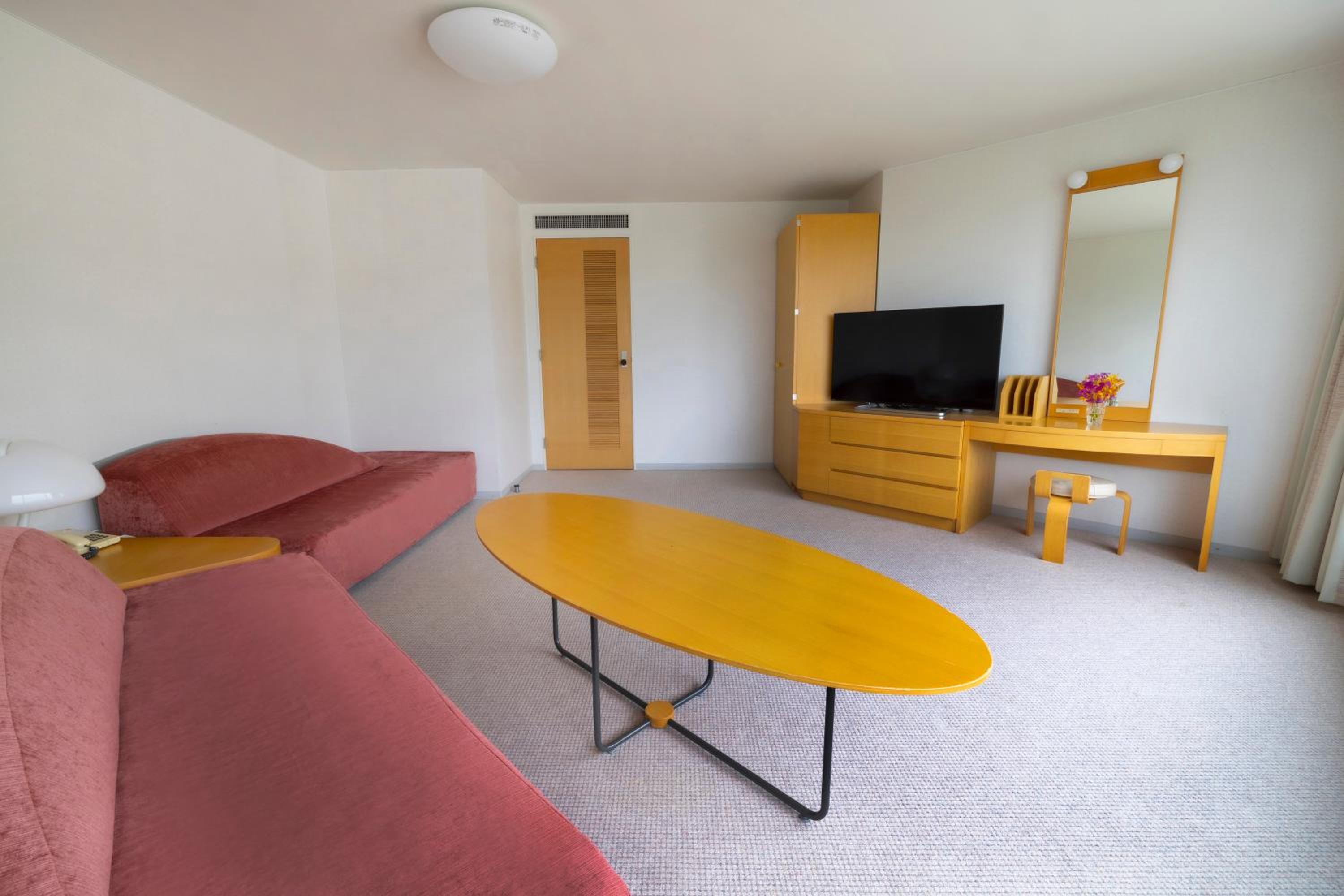Executive One-Bedroom Twin Suite with Sofa Beds photo 3