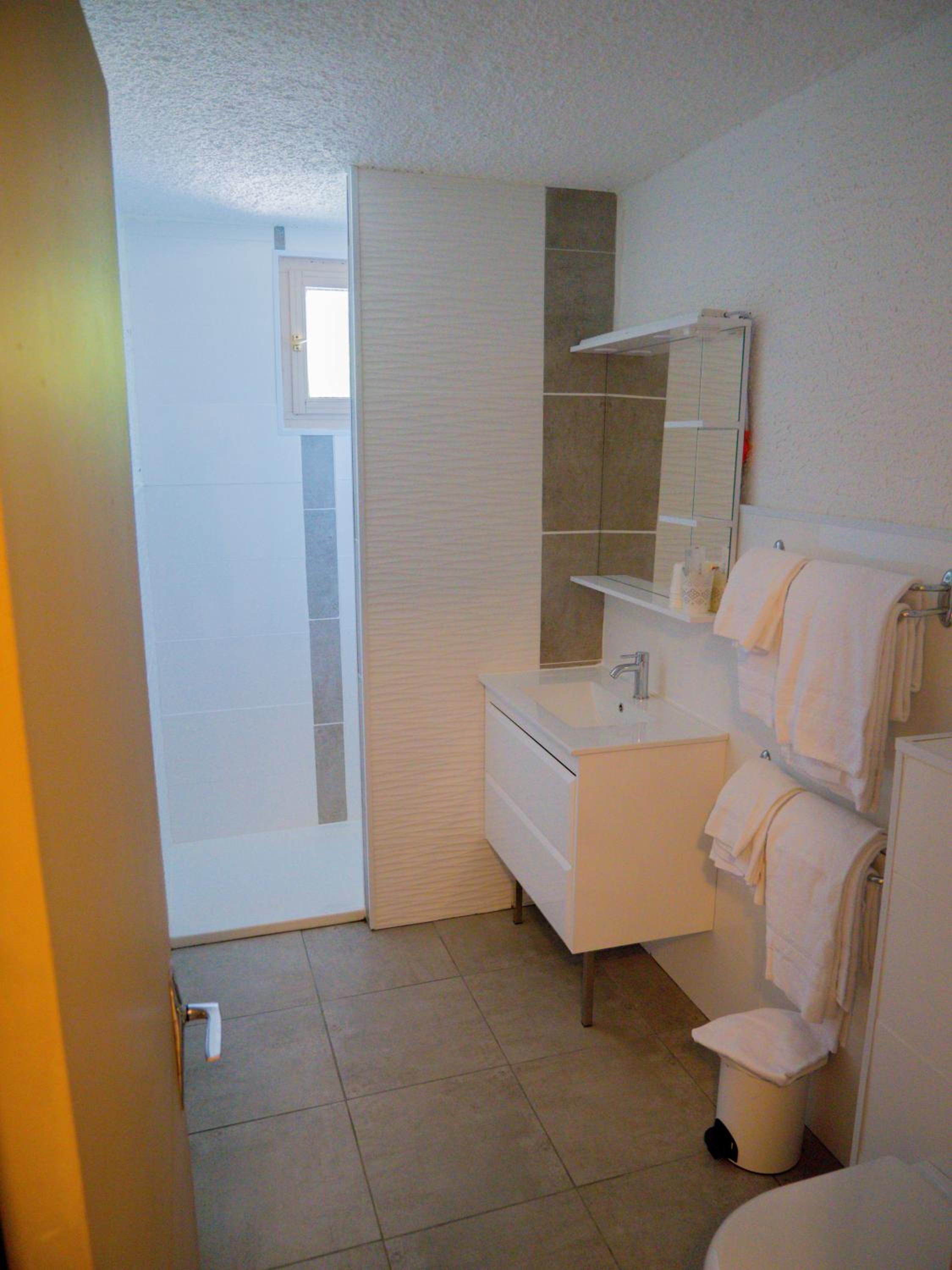 Family Room - Photo 2