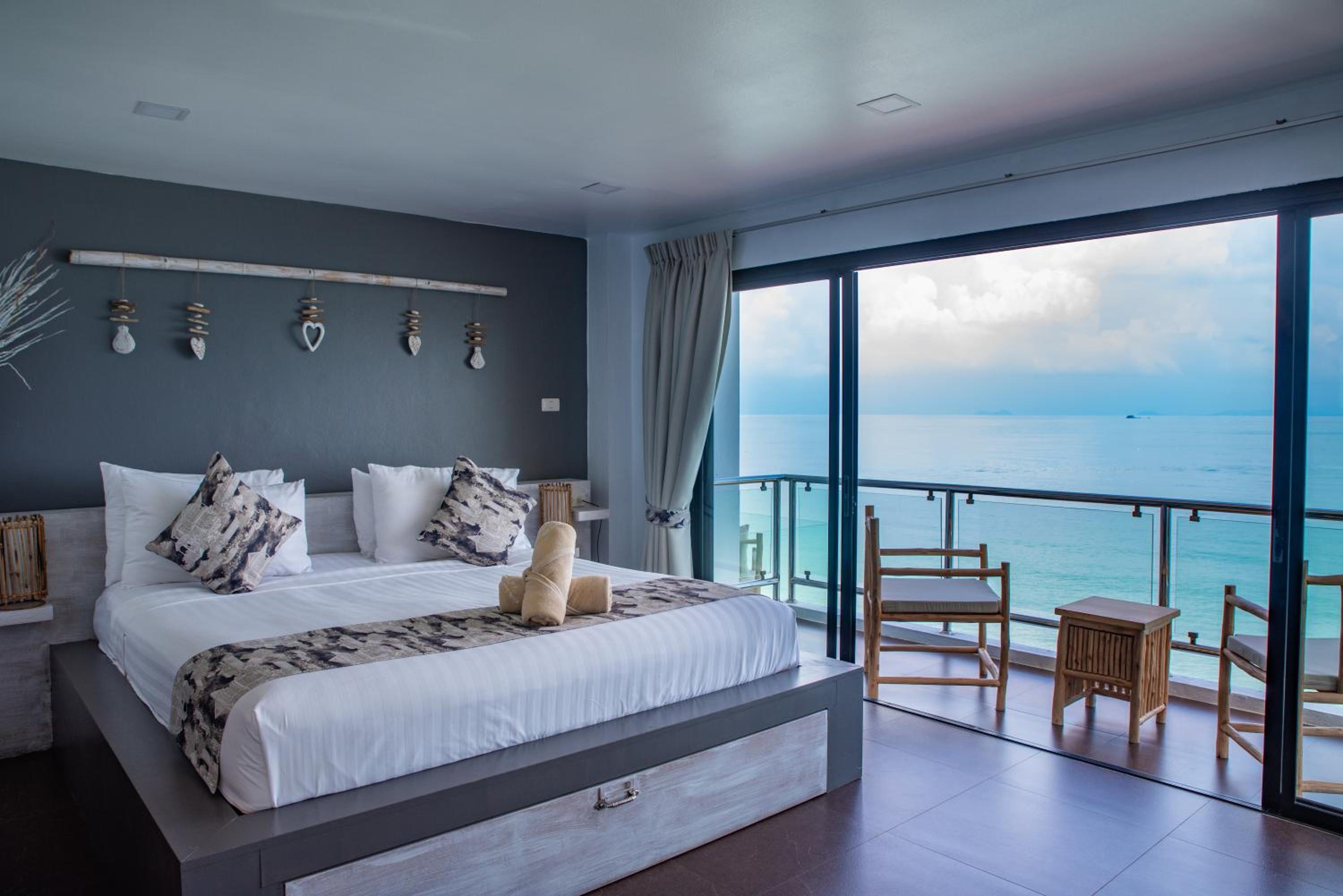 Deluxe Double Room with Balcony and Sea View