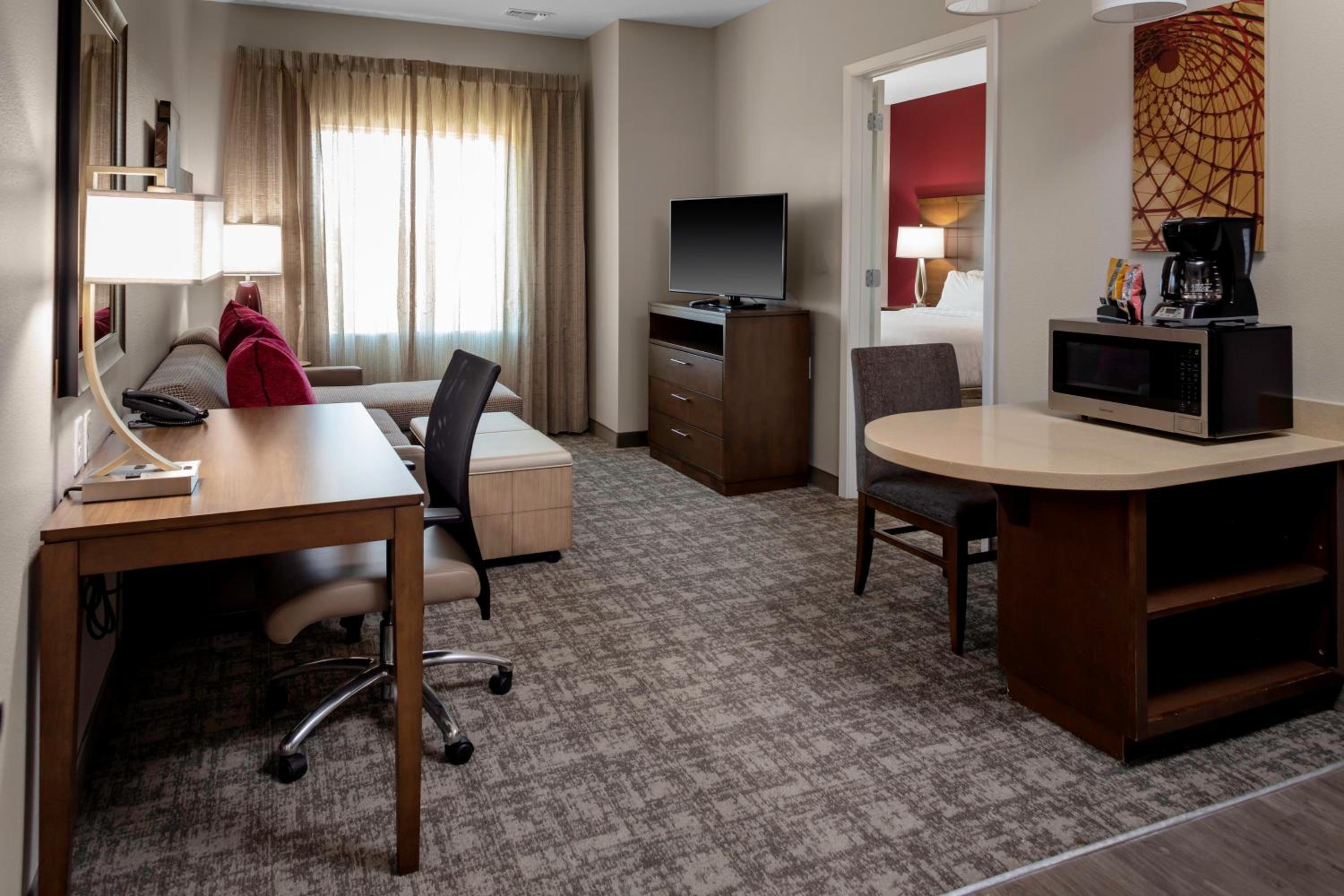 One-Bedroom Suite with Tub - Mobility Accessible - Photo 2