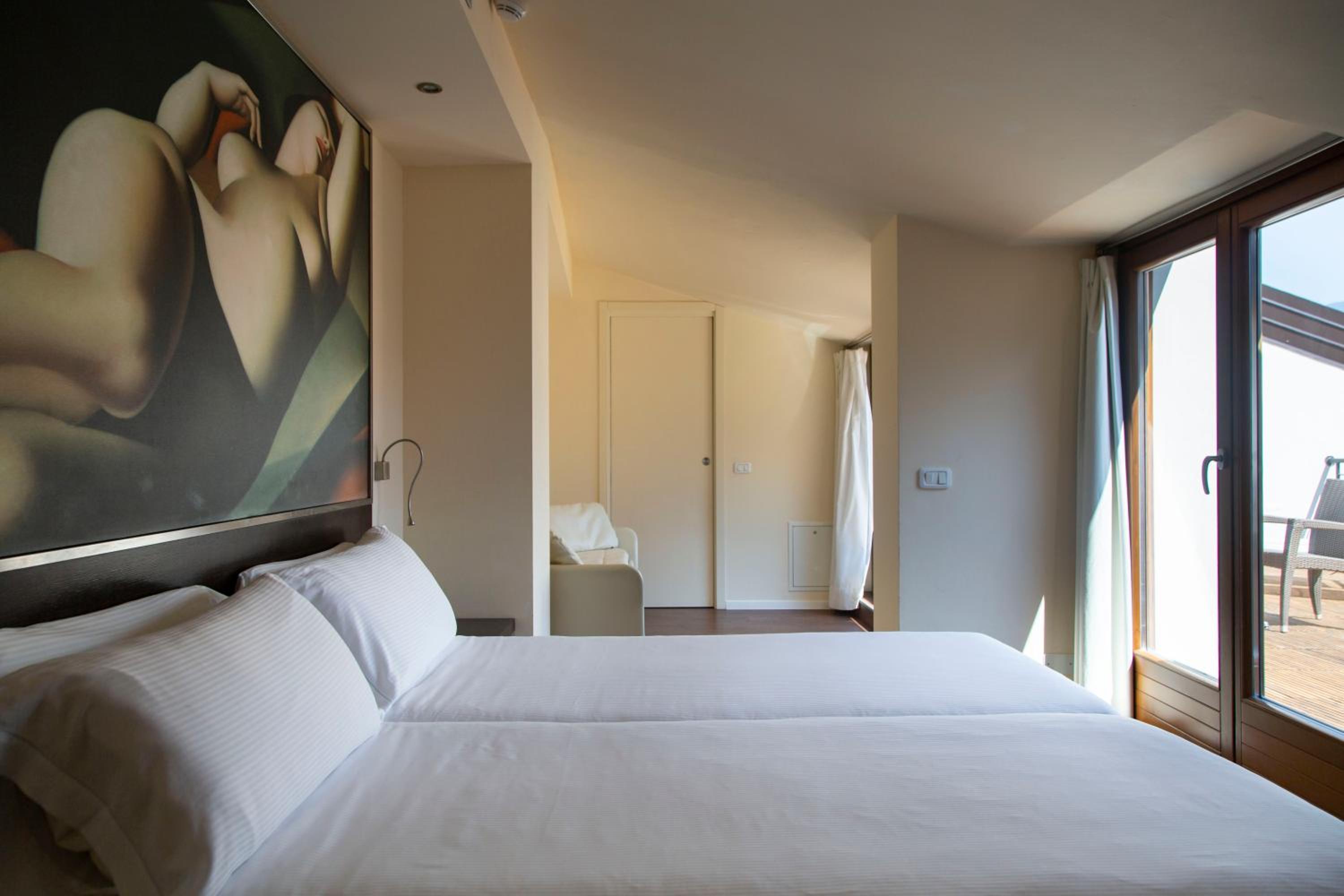 Junior Suite with Balcony photo 3
