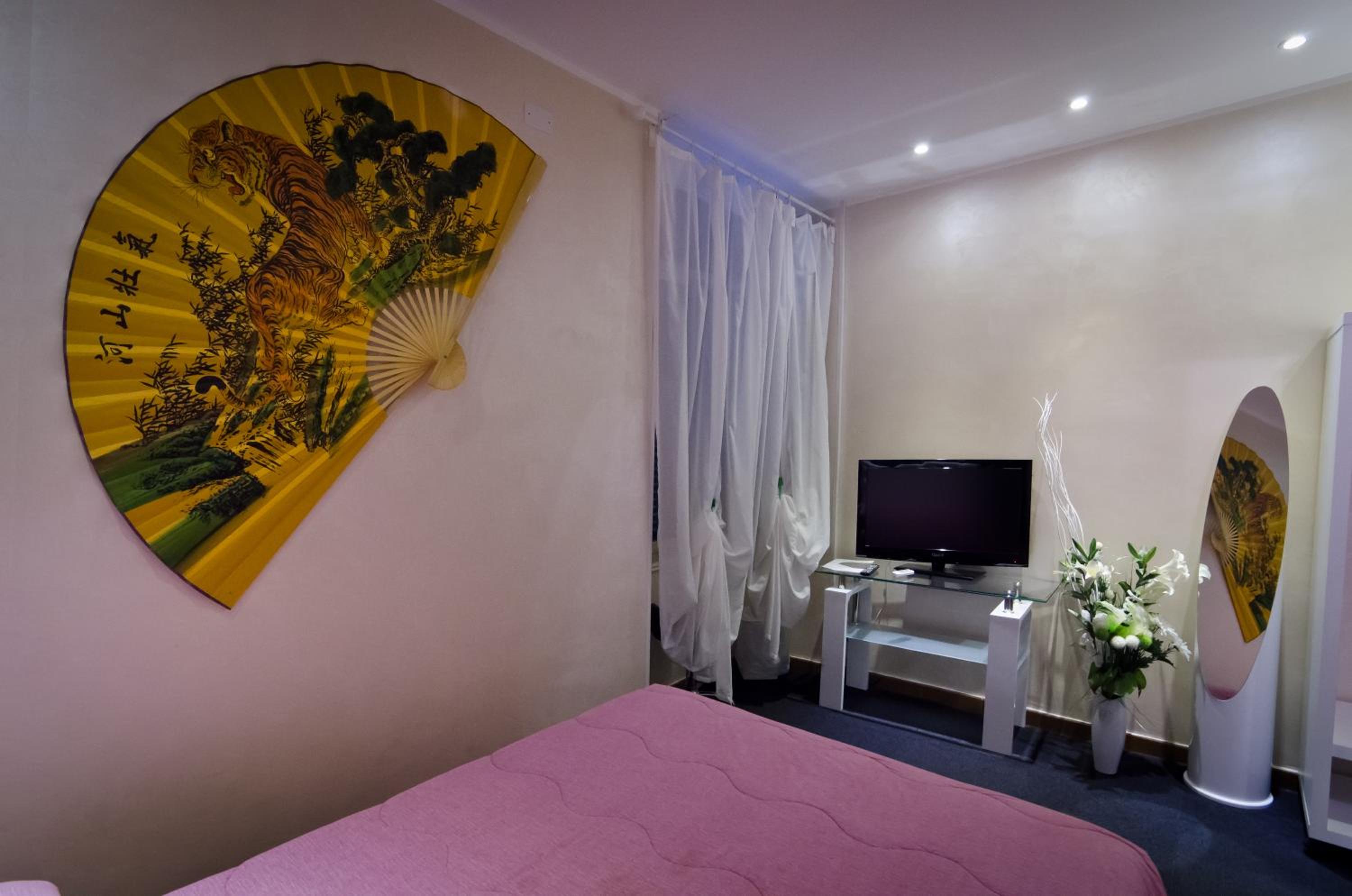 Budget Double Room - Photo 2