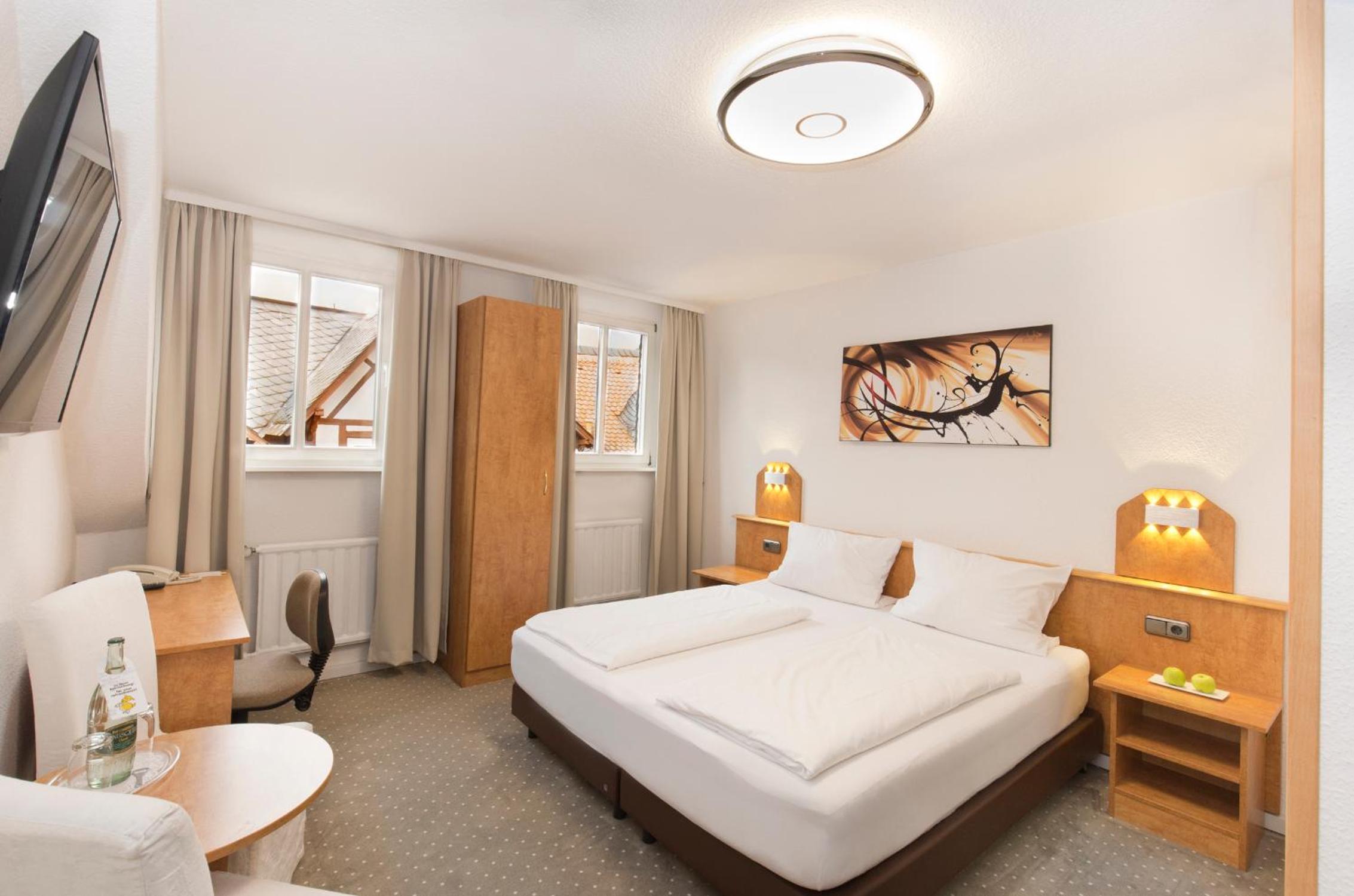 Standard Double Room - Photo 7