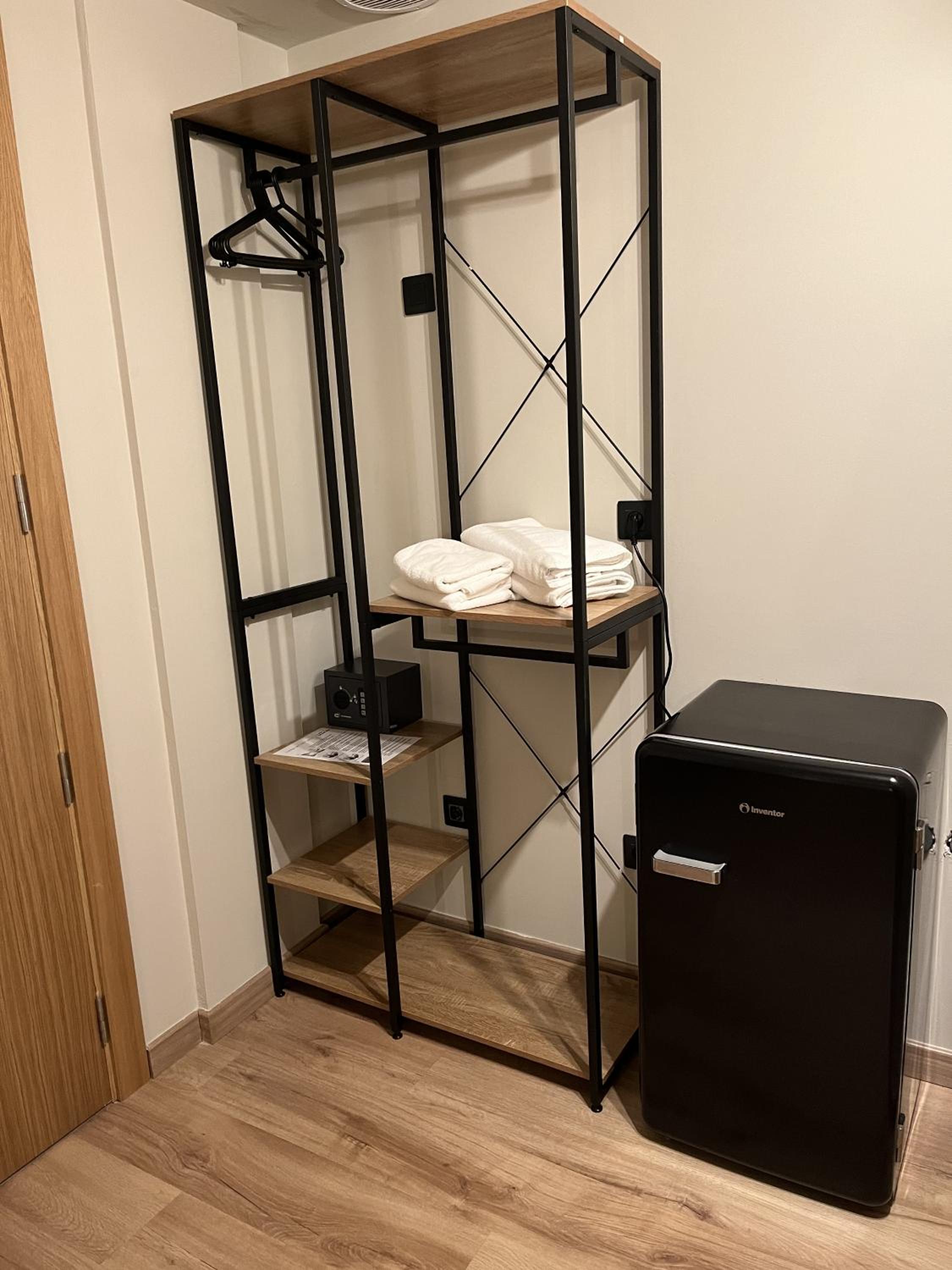 Twin Room - Disability Access - Photo 3