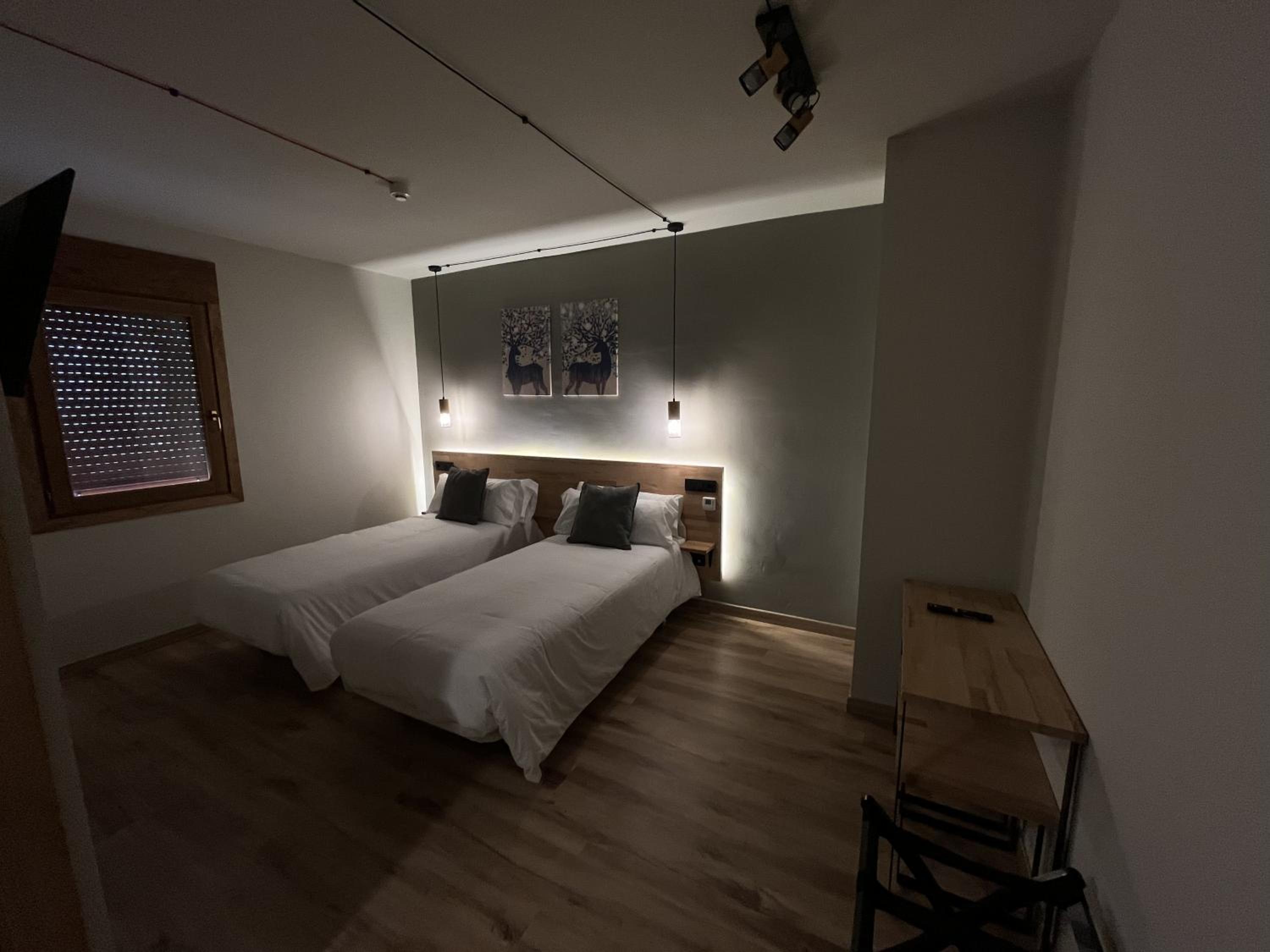 Twin Room - Disability Access - Photo 2