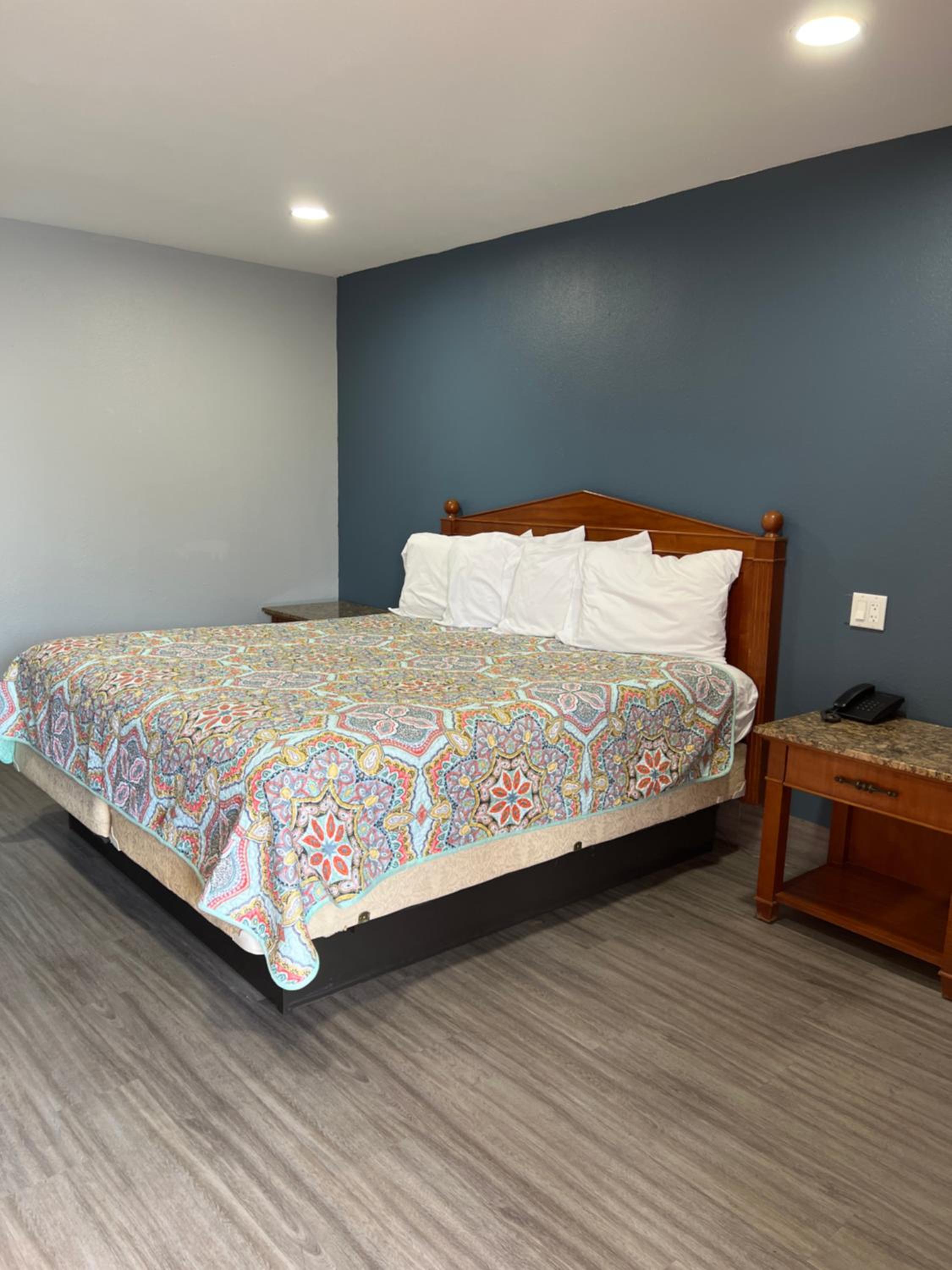 Standard King Room - Photo 1