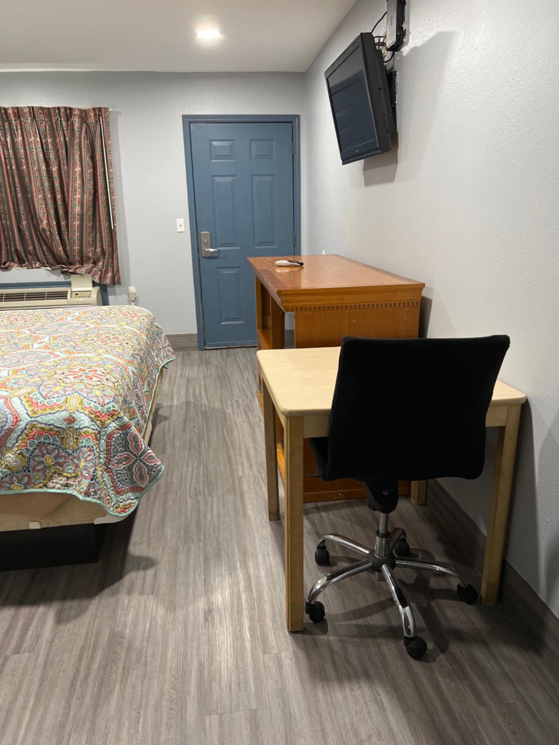 Standard King Room - Photo 3