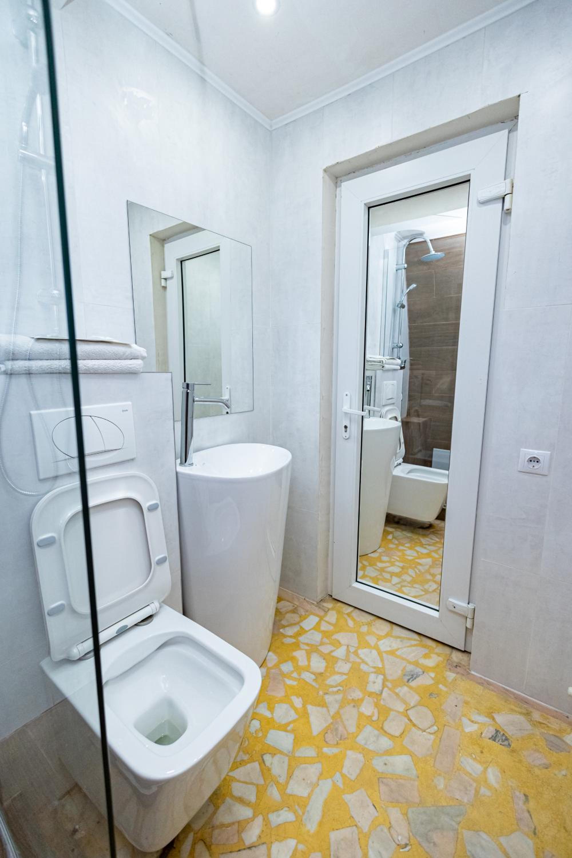 Deluxe Double Room - Photo 8