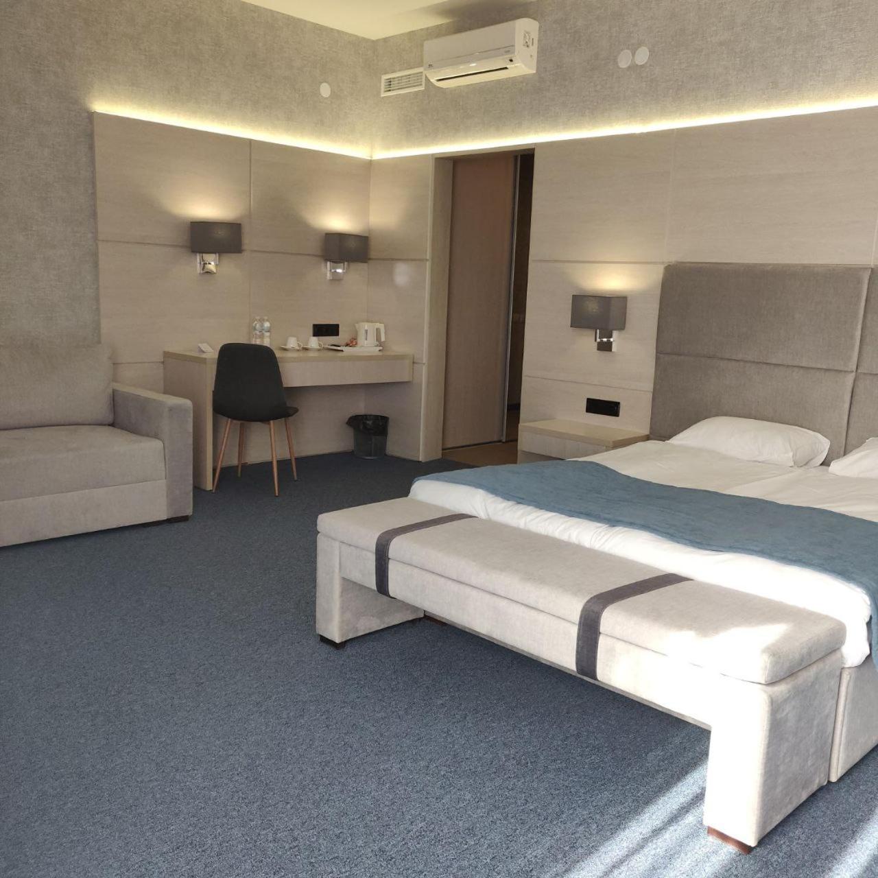 Standard King Room photo 3