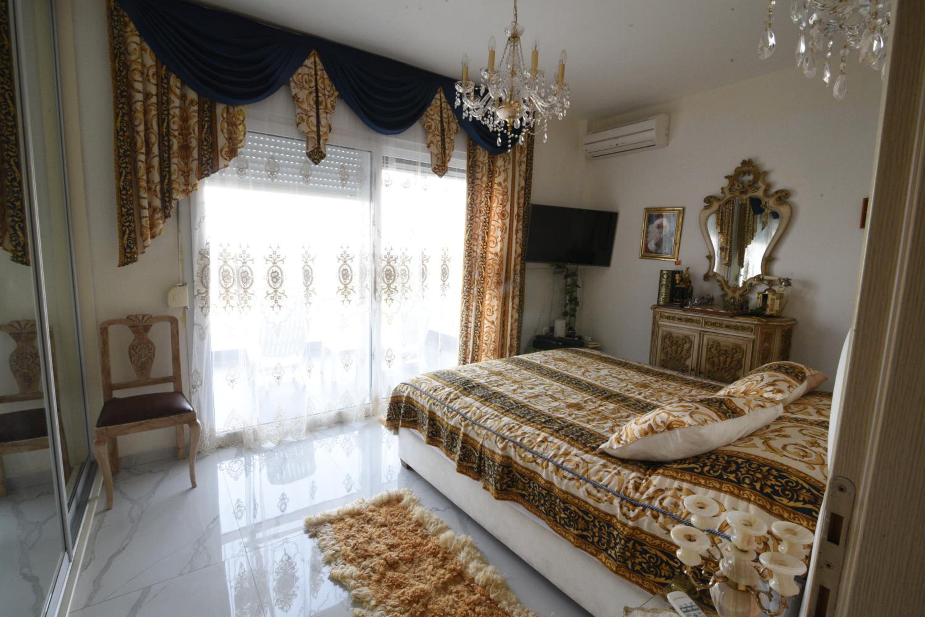 Villa photo 1