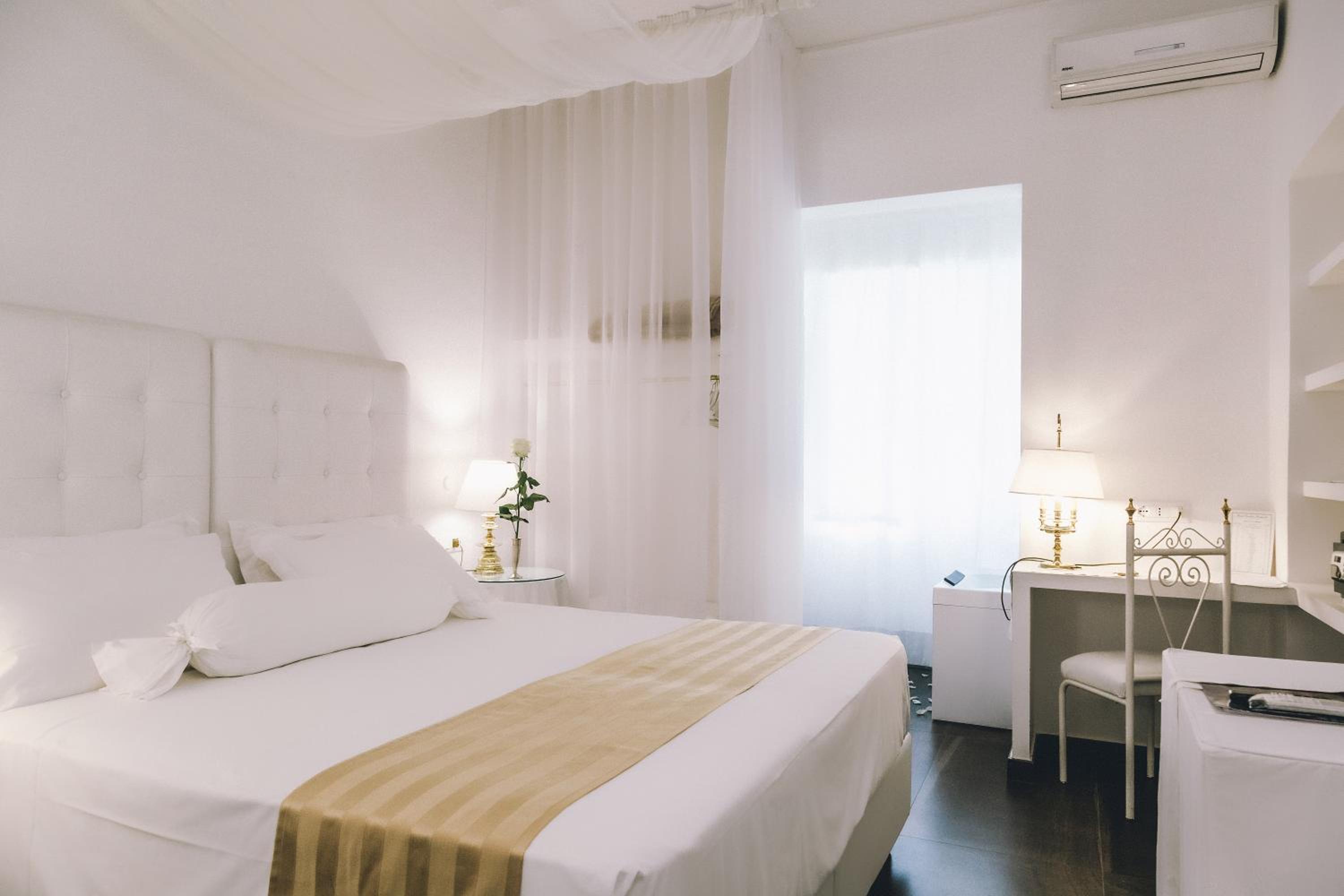 Double Room with Spa Bath - Photo 1