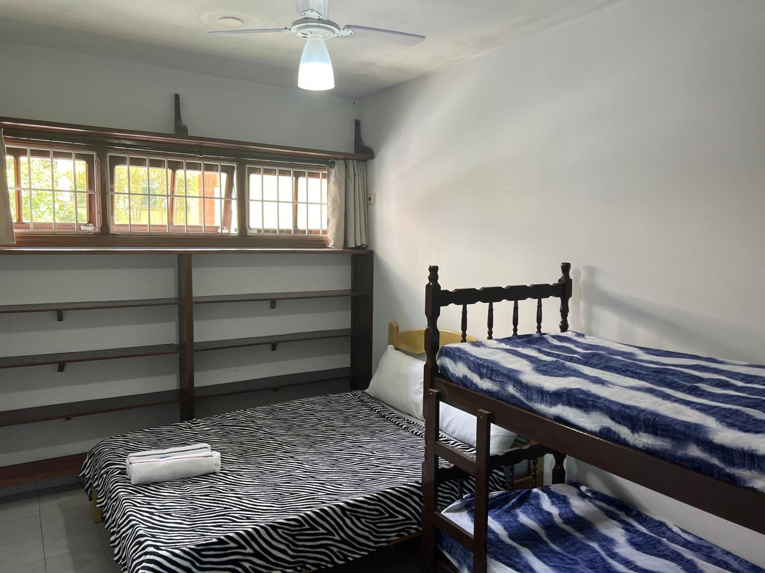 Economy Quadruple Room with Shared Bathroom photo 1
