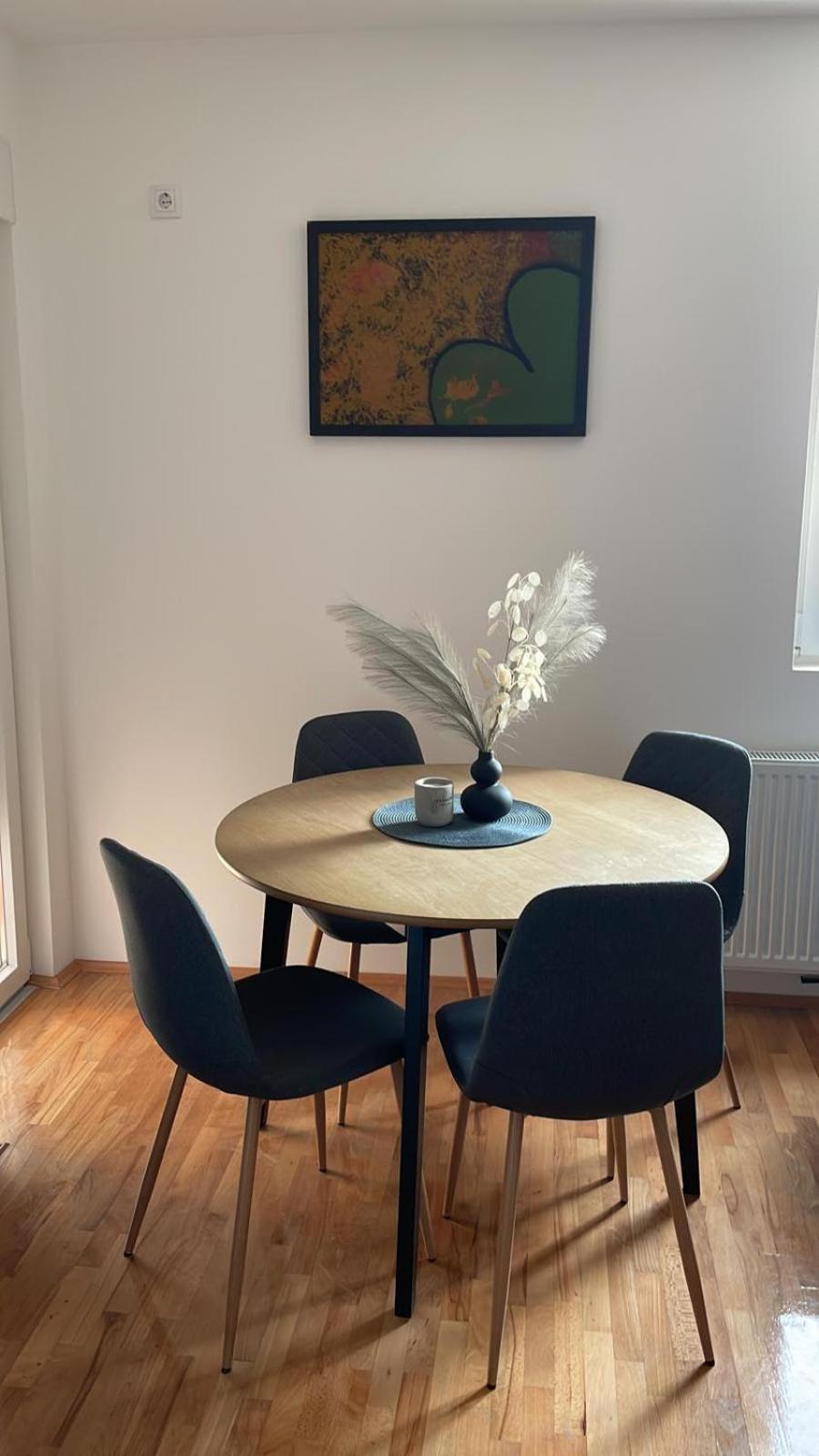 One-Bedroom Apartment photo 2