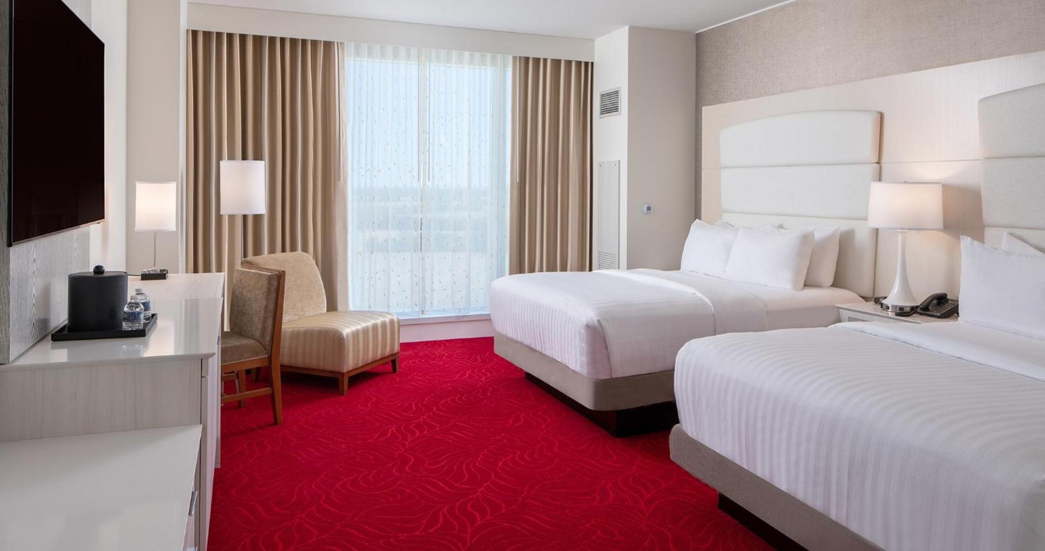 Deluxe Queen Room with Two Queen Beds - Photo 5