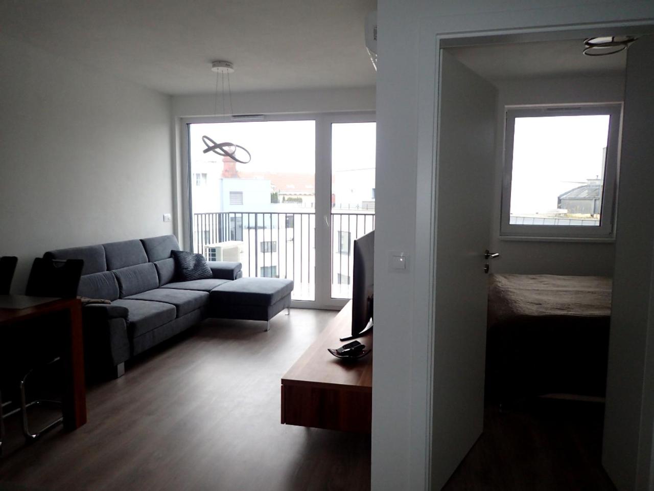 One-Bedroom Apartment - Photo 8