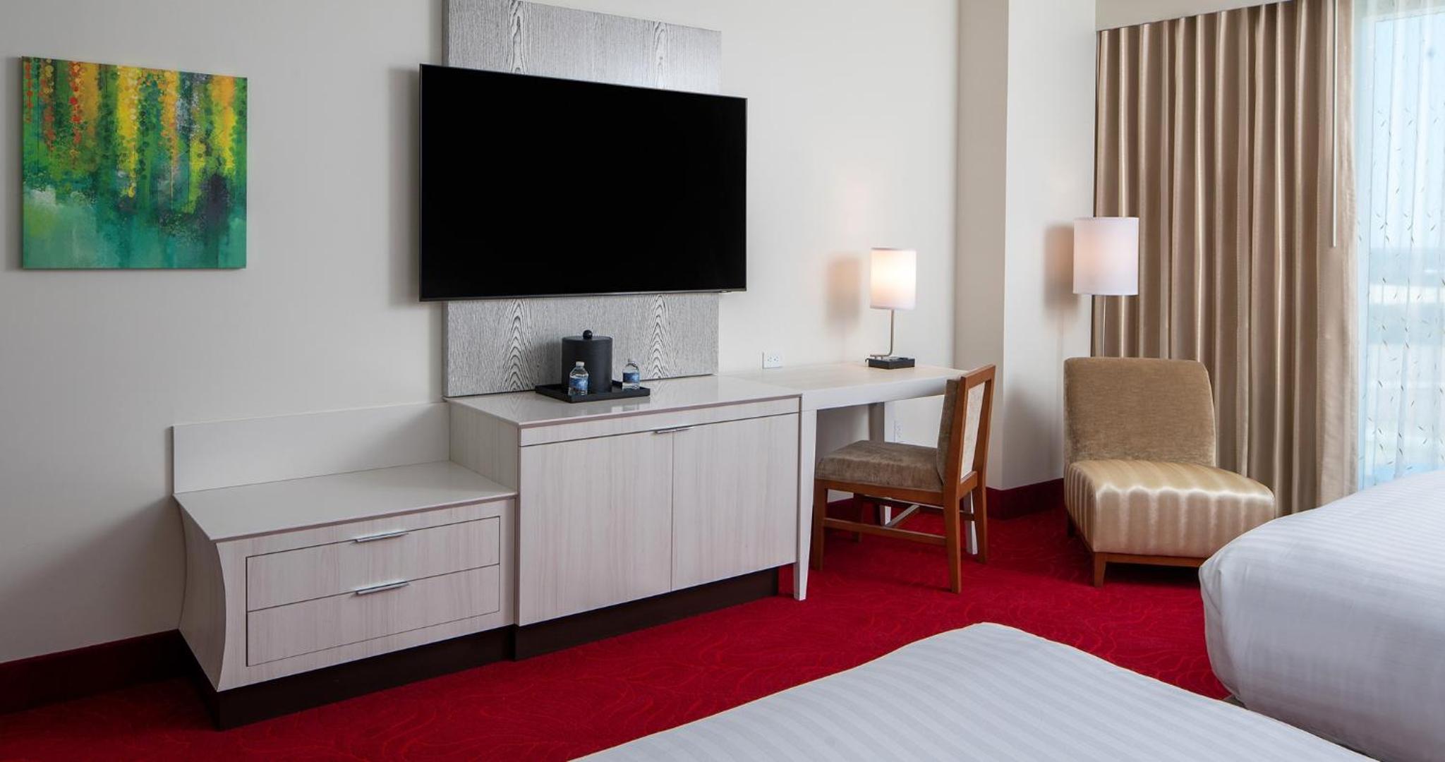 Deluxe Queen Room with Two Queen Beds - Photo 6
