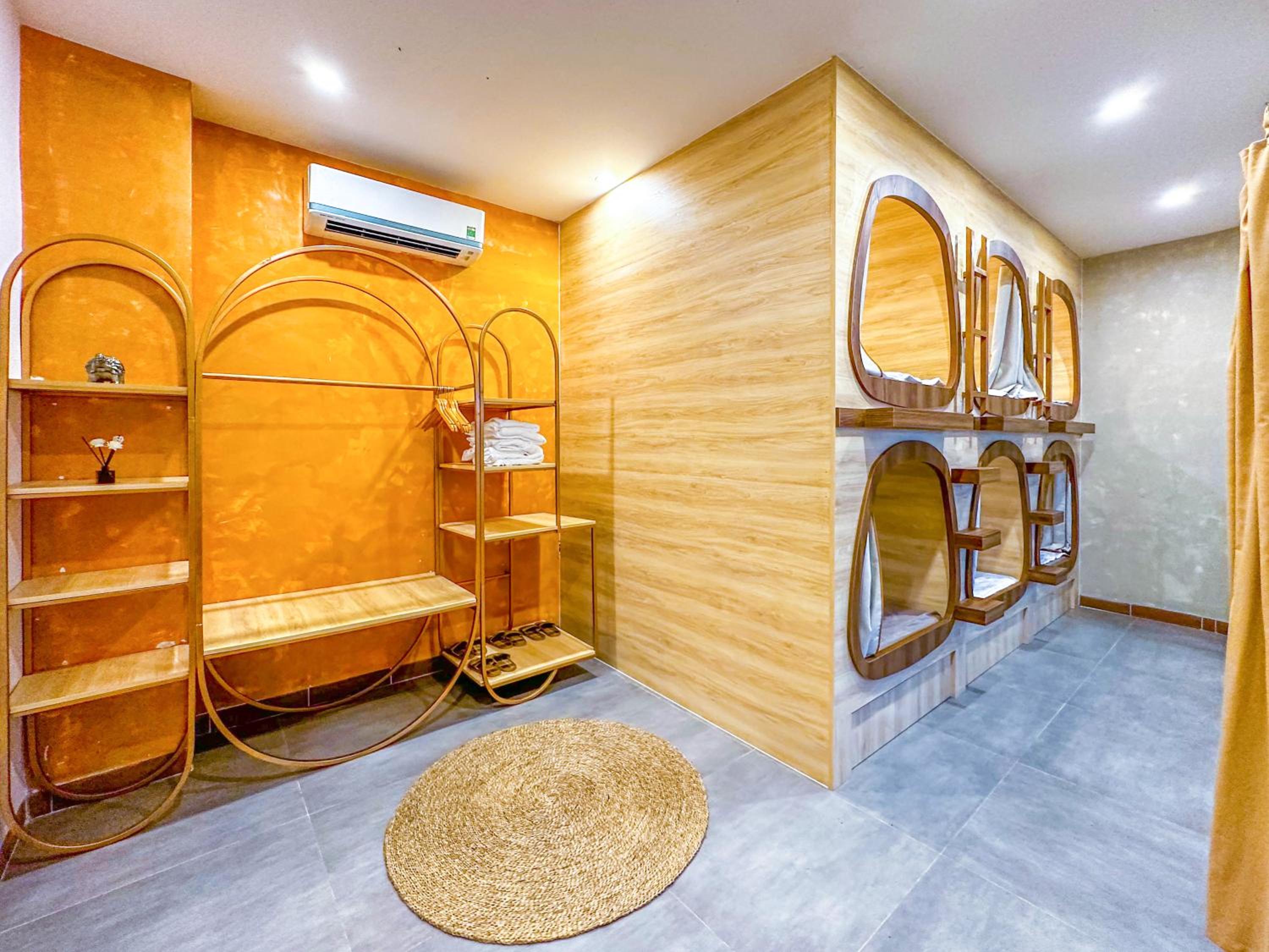 6-Bed Mixed Dormitory Room